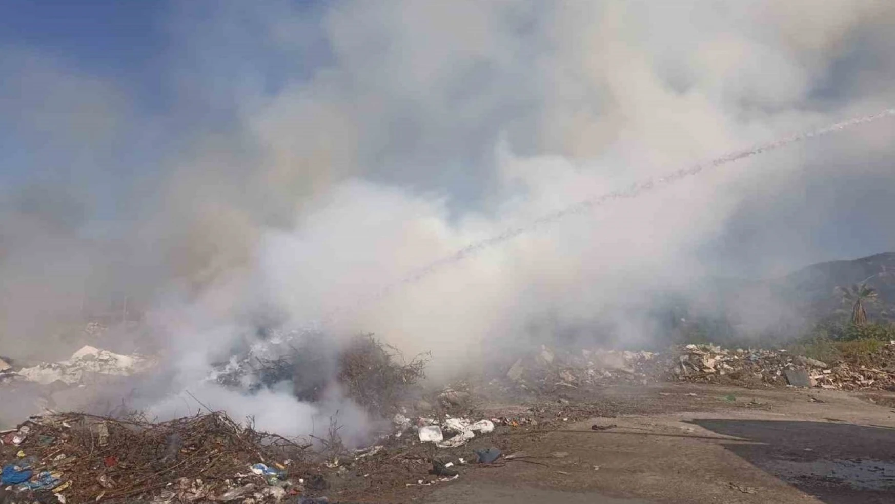 Arsuz'da çöplük yangını