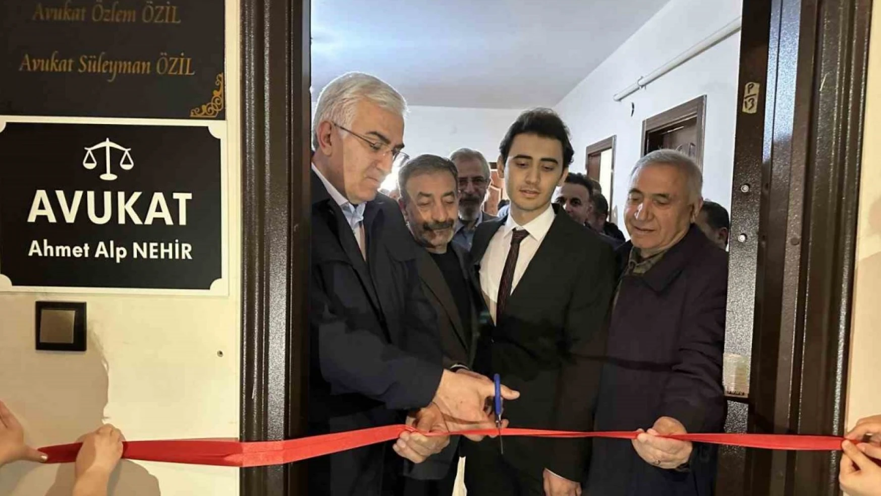 Avukat Ahmet Alp Nehir Avukatlık bürosu açtı.