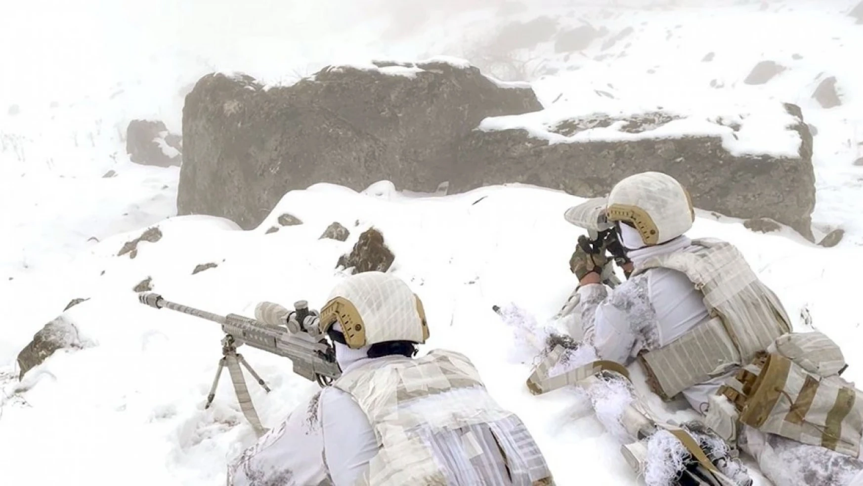 Azerbaycan Özel Kuvvetleri'nden zorlu kış şartlarında tatbikat