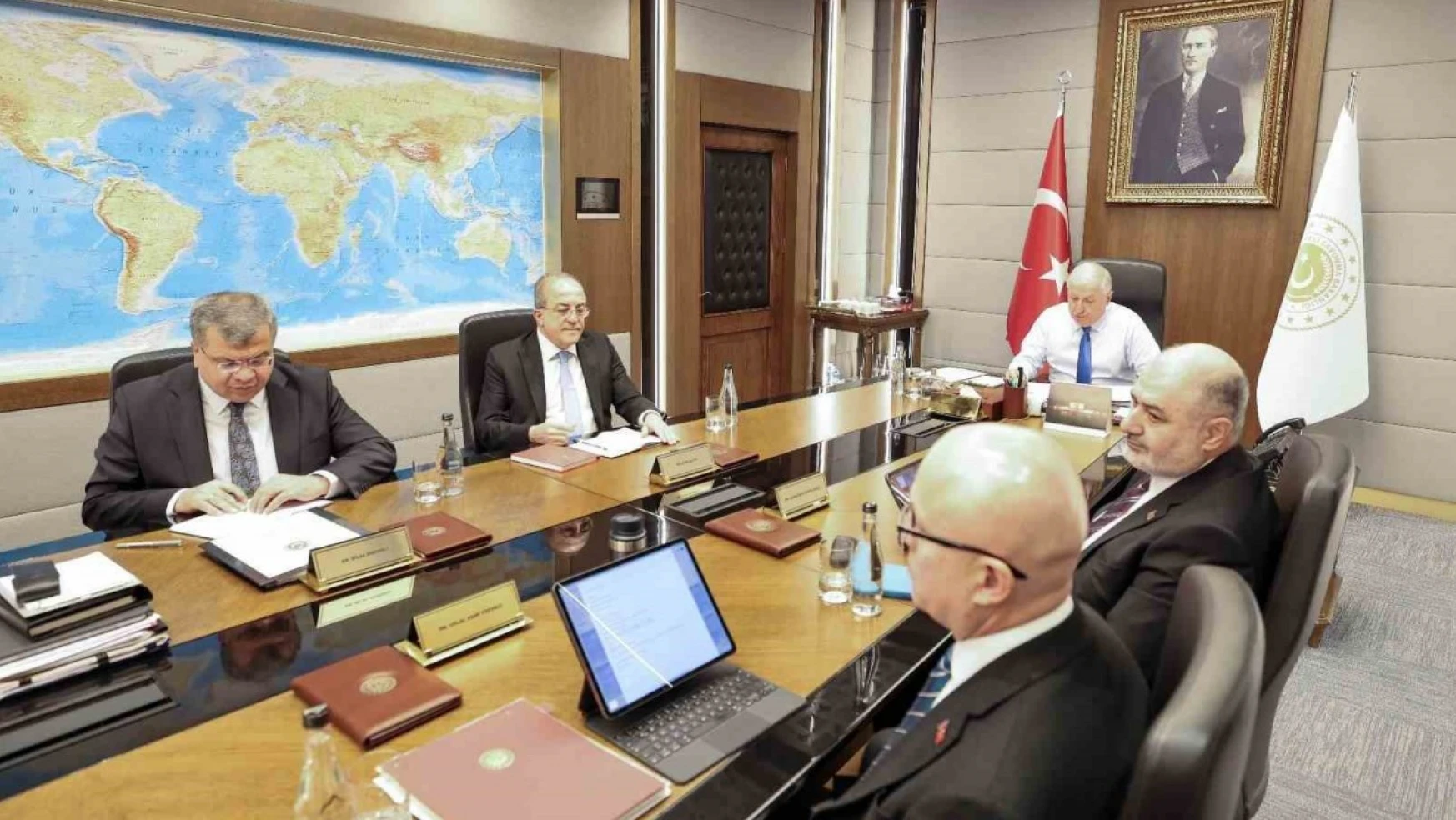 Bakan Güler, birlik komutanlarıyla birlikte telekonferans toplantısı gerçekleştirildi
