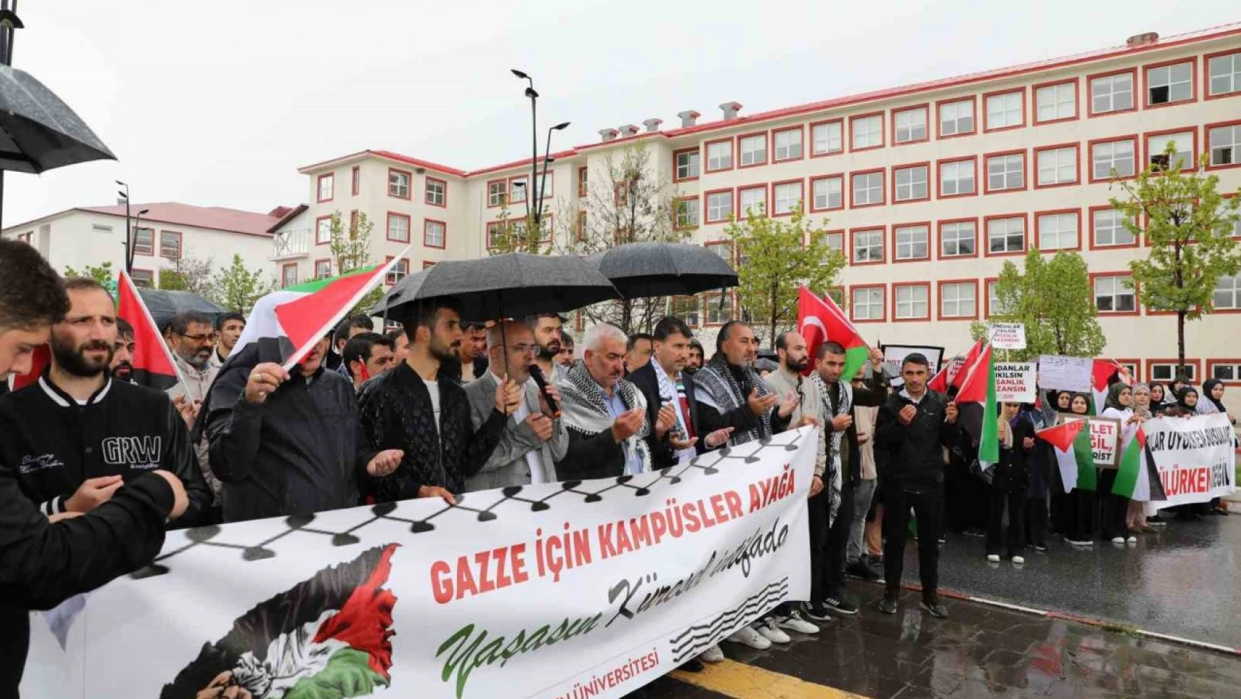 Bitlis Eren Üniversitesi öğrencilerinden Filistin'e destek eylemi