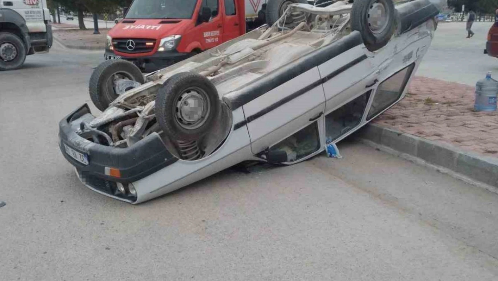 Burdur'da kamyon ile çarpışan otomobil takla attı: 1 yaralı
