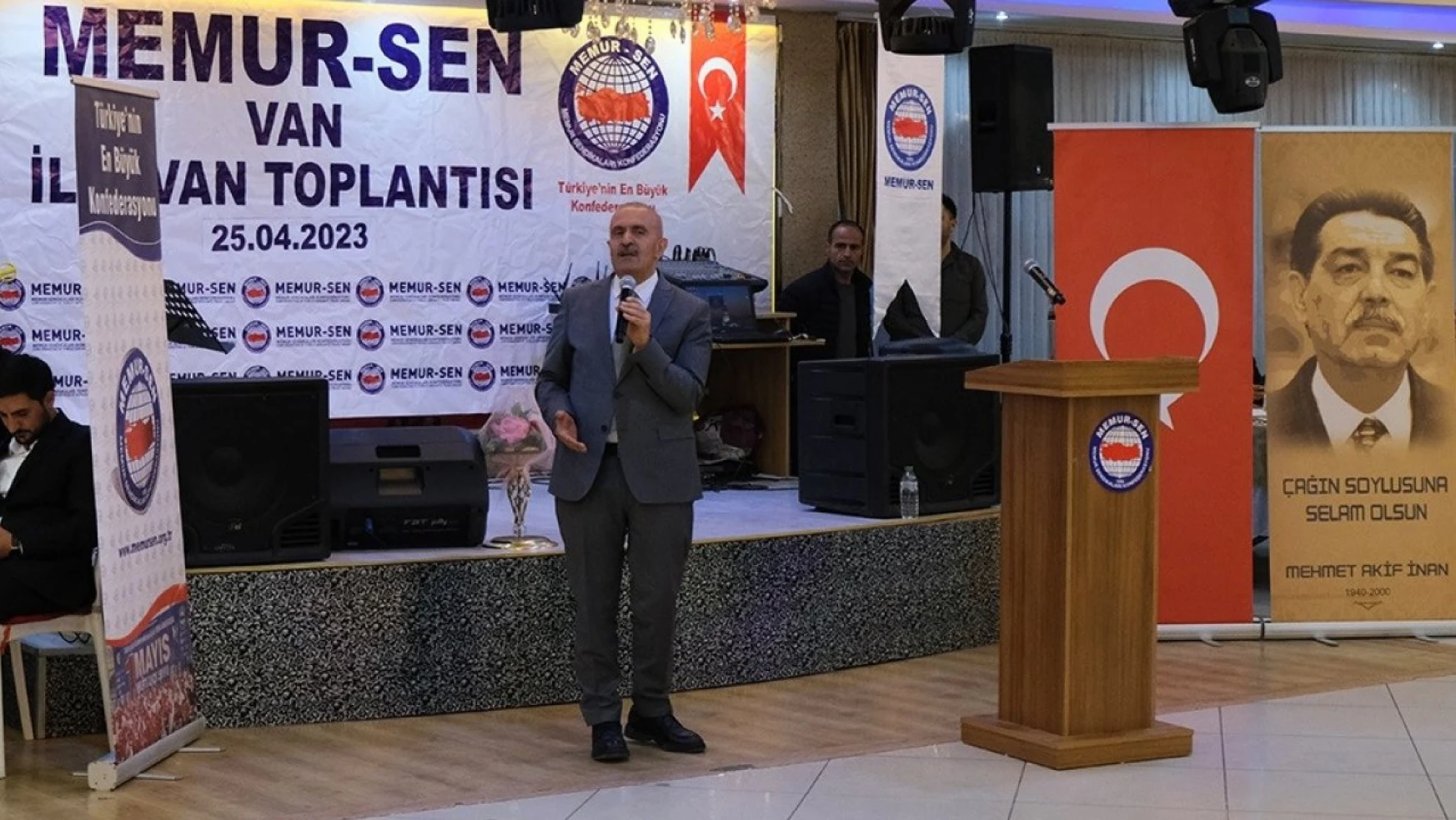 Burhan Kayatürk: 'İnsanlar lider olarak Erdoğan'ı görüyor'