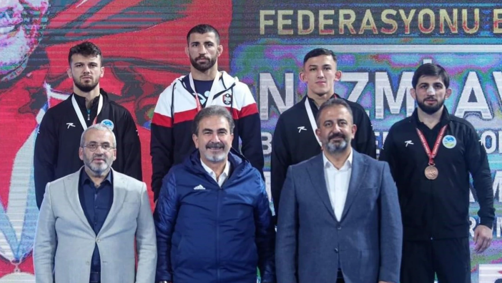 Büyükşehir güreşçileri Türkiye Şampiyonası'nda mindere çıktı