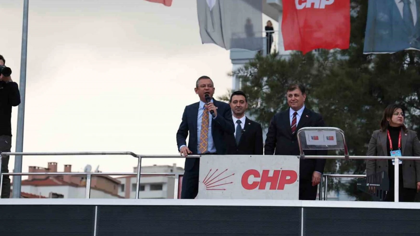 CHP Lideri Özel: 'İzmir'de büyük bir dönüşümü hep beraber başlatıyoruz'