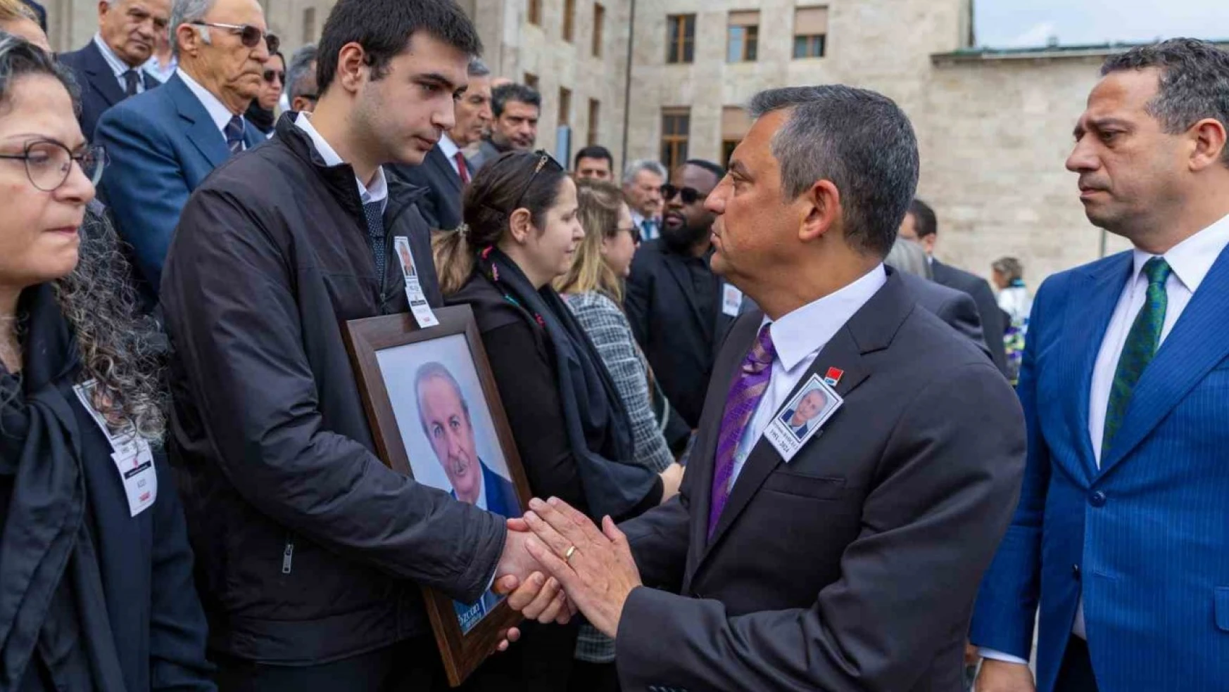 CHP lideri Özel, eski Milletvekili Şeyhmus Bahçeci'nin cenazesine katıldı