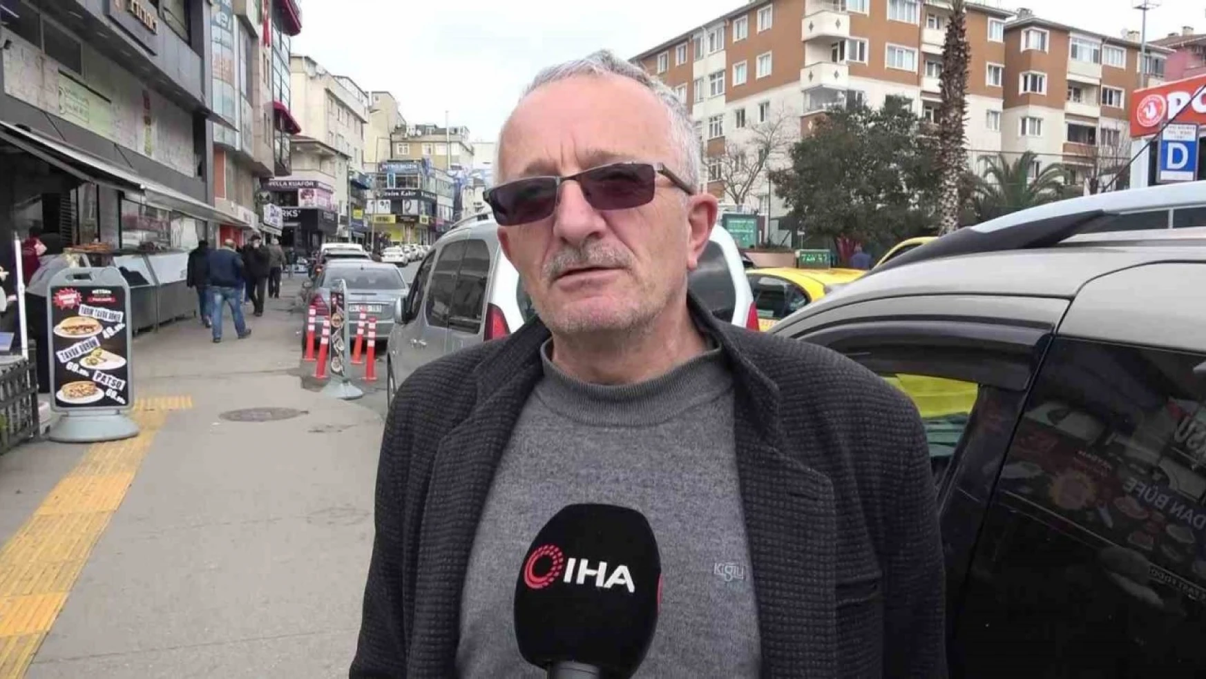 CHP'nin seccade dağıtmasına vatandaşlar tepki gösterdi