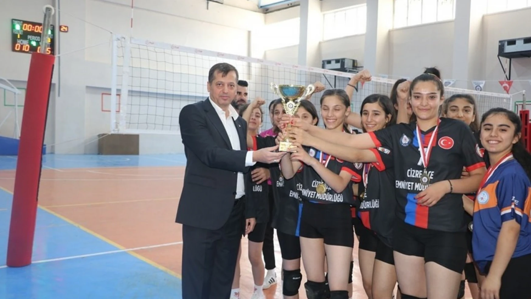 Cizre'de liseler arası kadın voleybol turnuvası final maçı ile sona erdi