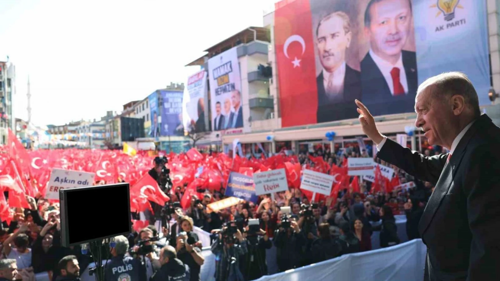 Cumhurbaşkanı Erdoğan: '14-28 Mayıs seçimlerinde olduğu gibi 31 Mart öncesinde de siyasi rekabeti siyasi husumete dönüştürmeye çalışanlar var'