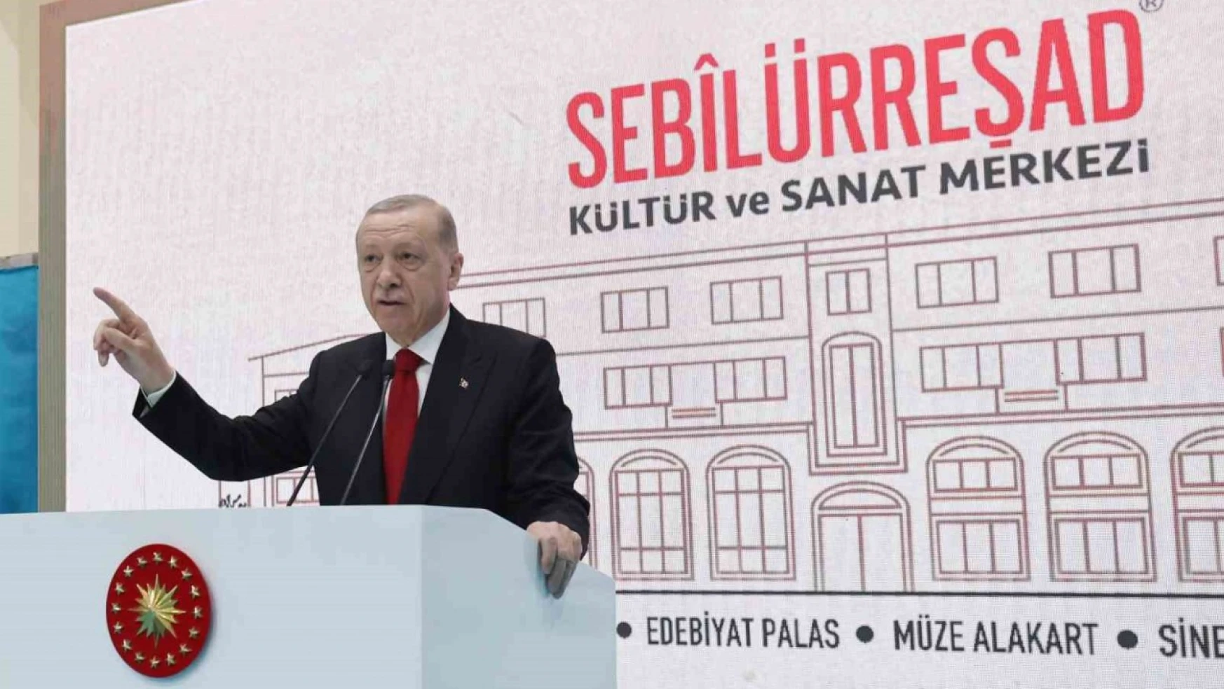 Cumhurbaşkanı Erdoğan: 'Gençlerimizi internet mecralarındaki birtakım platformların sanal dünyalarına hapsederek sahip oldukları büyük medeniyet birikiminden mahrum bırakmak isteyenlere aradıkları fırsatı vermeyeceğiz'(1)