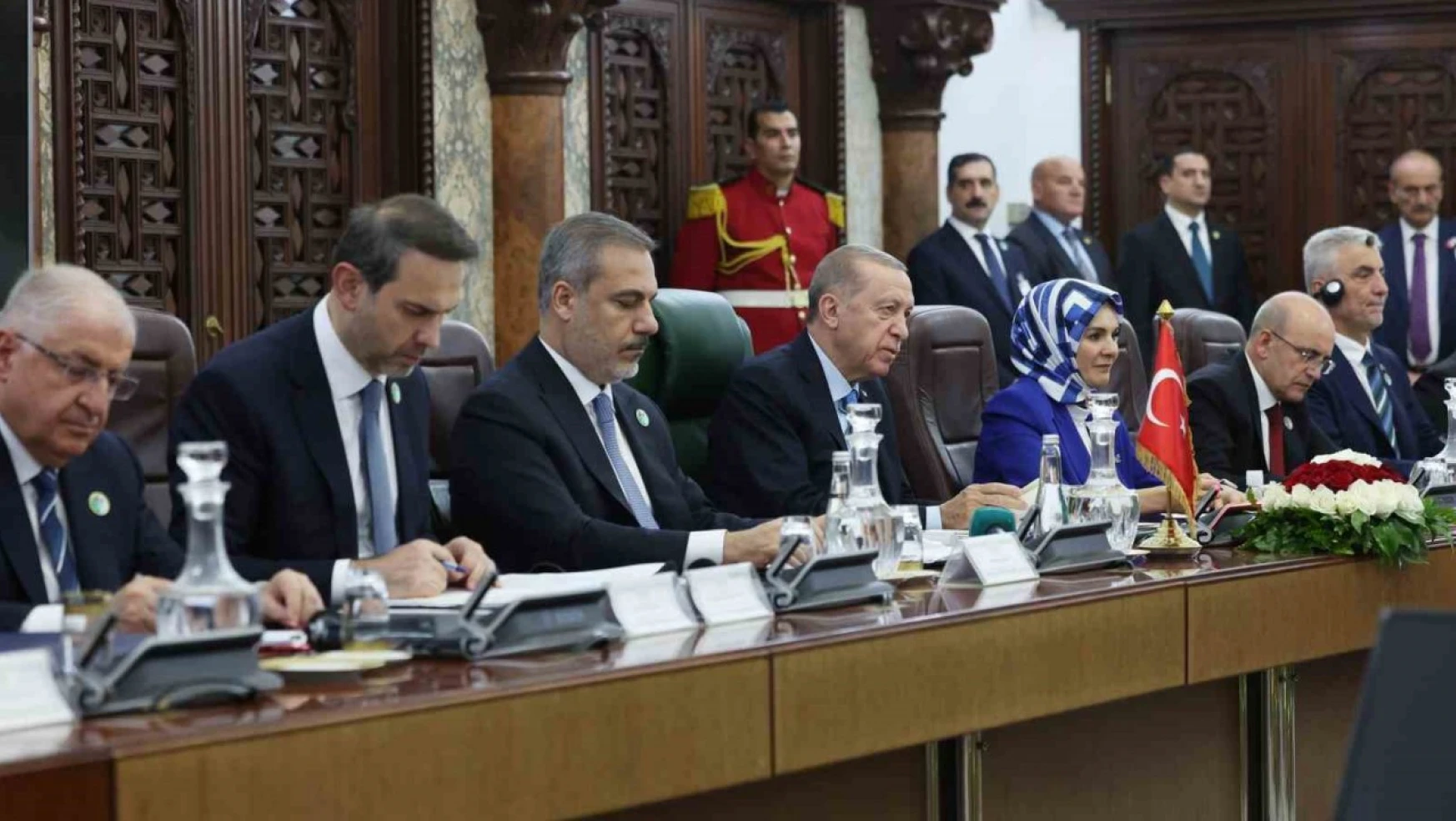 Cumhurbaşkanı Erdoğan, Cezayirli mevkidaşı Tebbun ile heyetlerarası görüşmeye katıldı