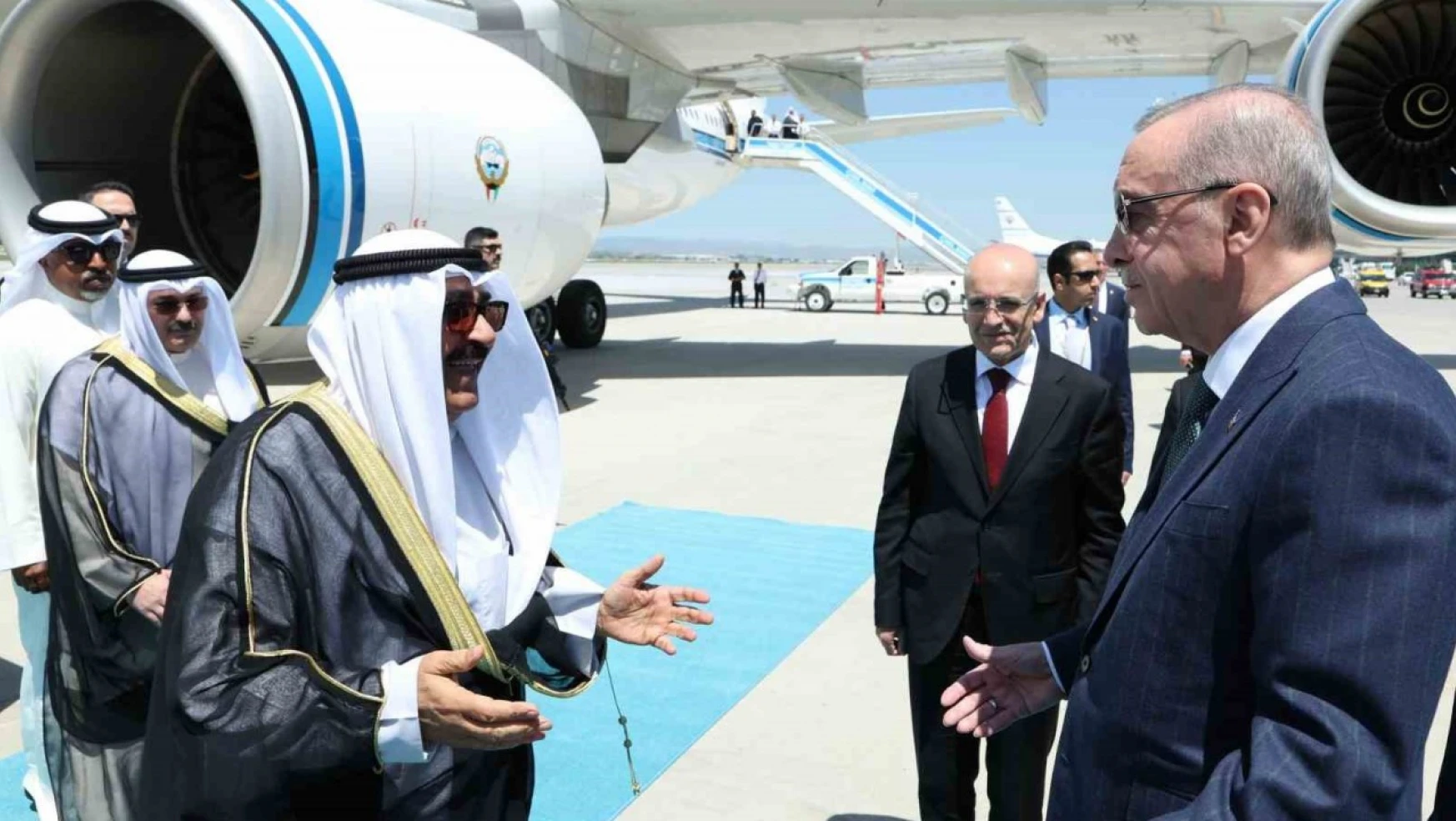 Cumhurbaşkanı Erdoğan, Kuveyt Devlet Emiri Şeyh El Sabah'ı havalimanında karşıladı