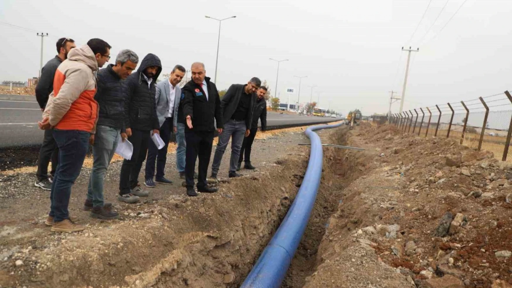 DİSKİ ekipleri Mardin yoluna yeni içme suyu hattı döşüyor