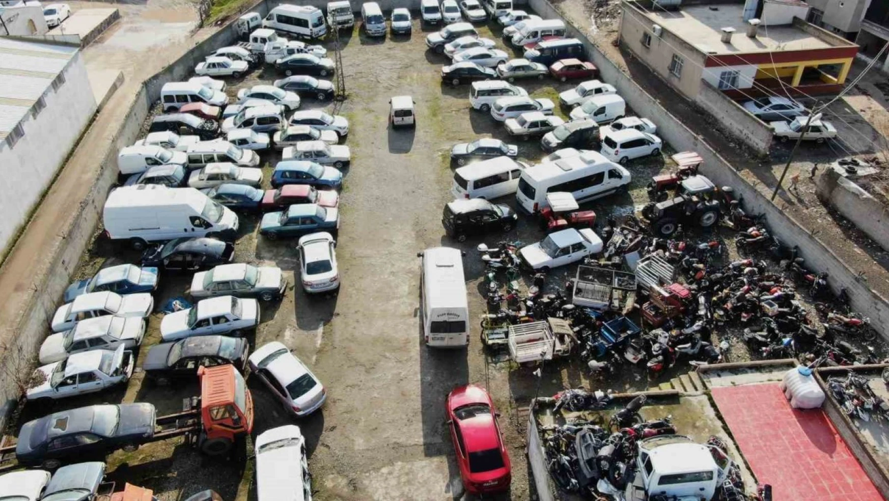 Diyarbakır'da yedieminde 80 milyon değerindeki araçlar sahibini bekliyor