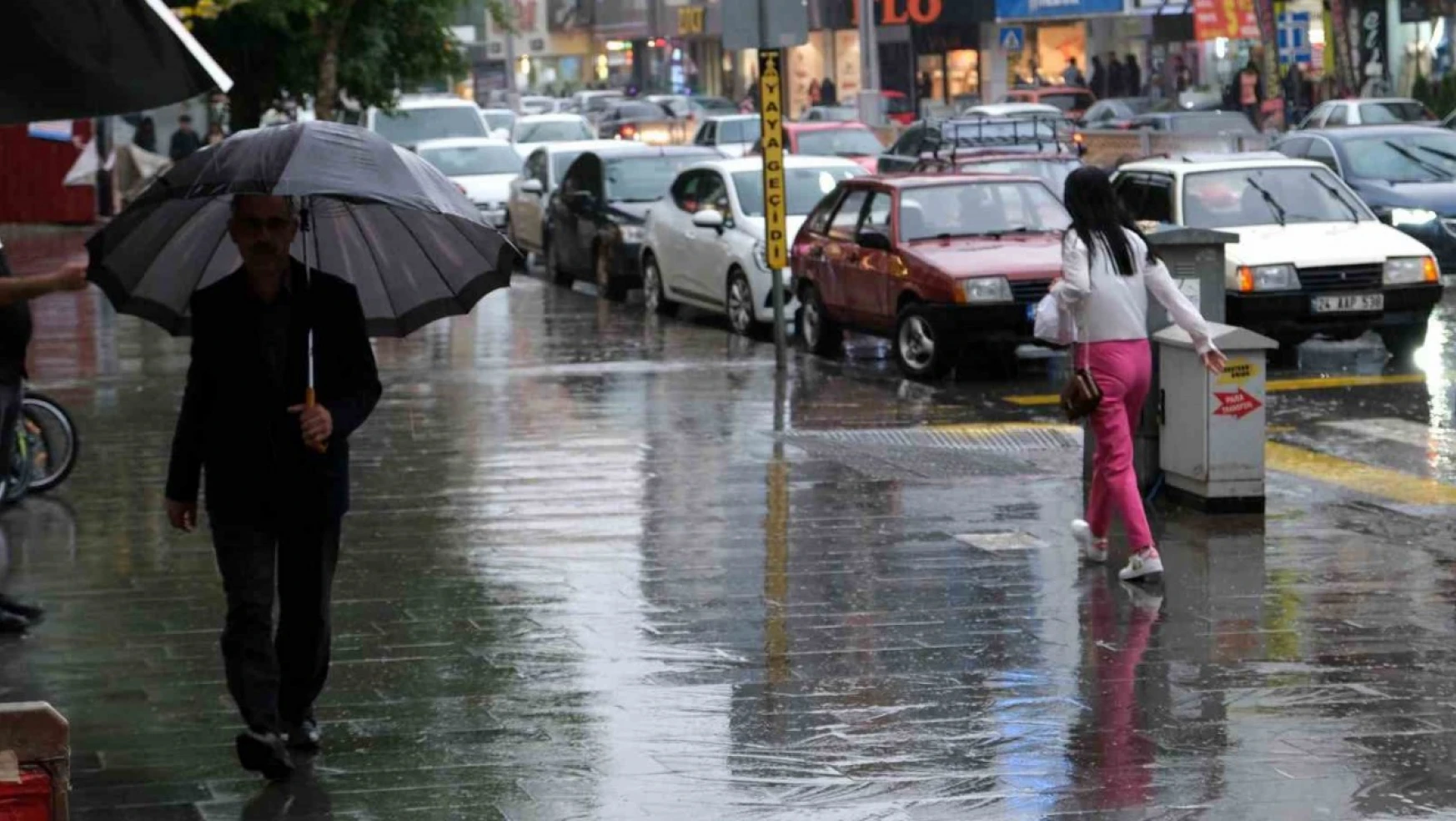 Erzincan'da sağanak yağış