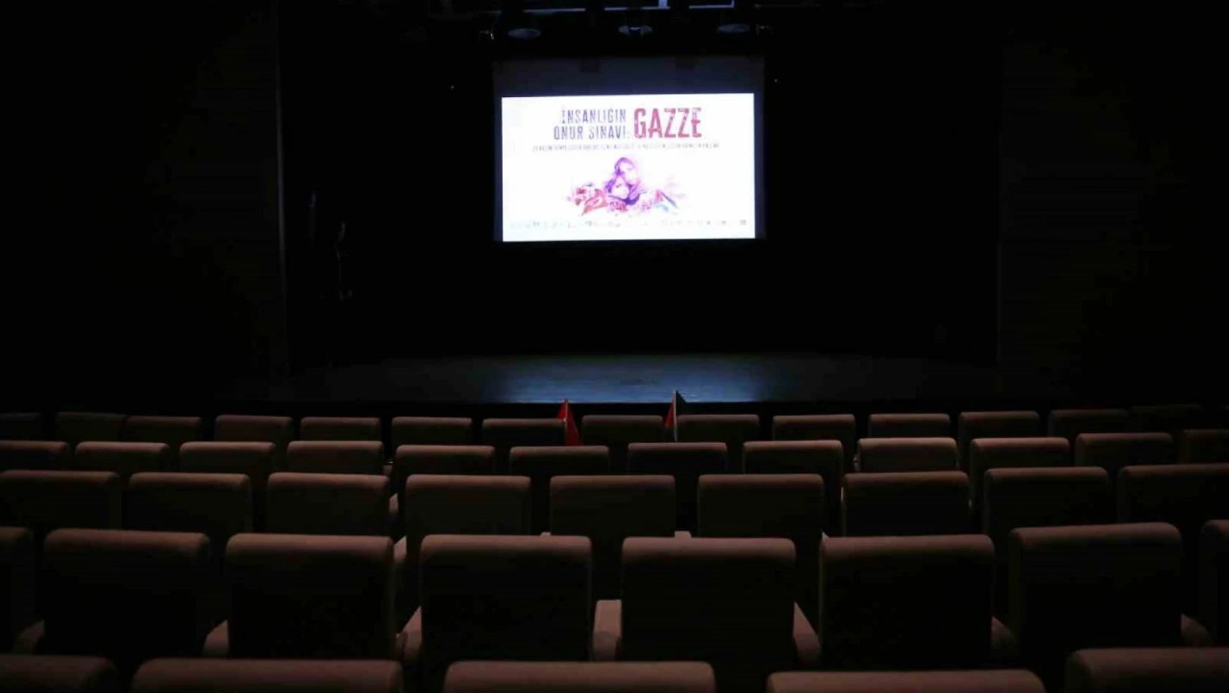 Eyüpsultan'da sinema koltukları Gazze'de şehit olan çocuklara ayrıldı