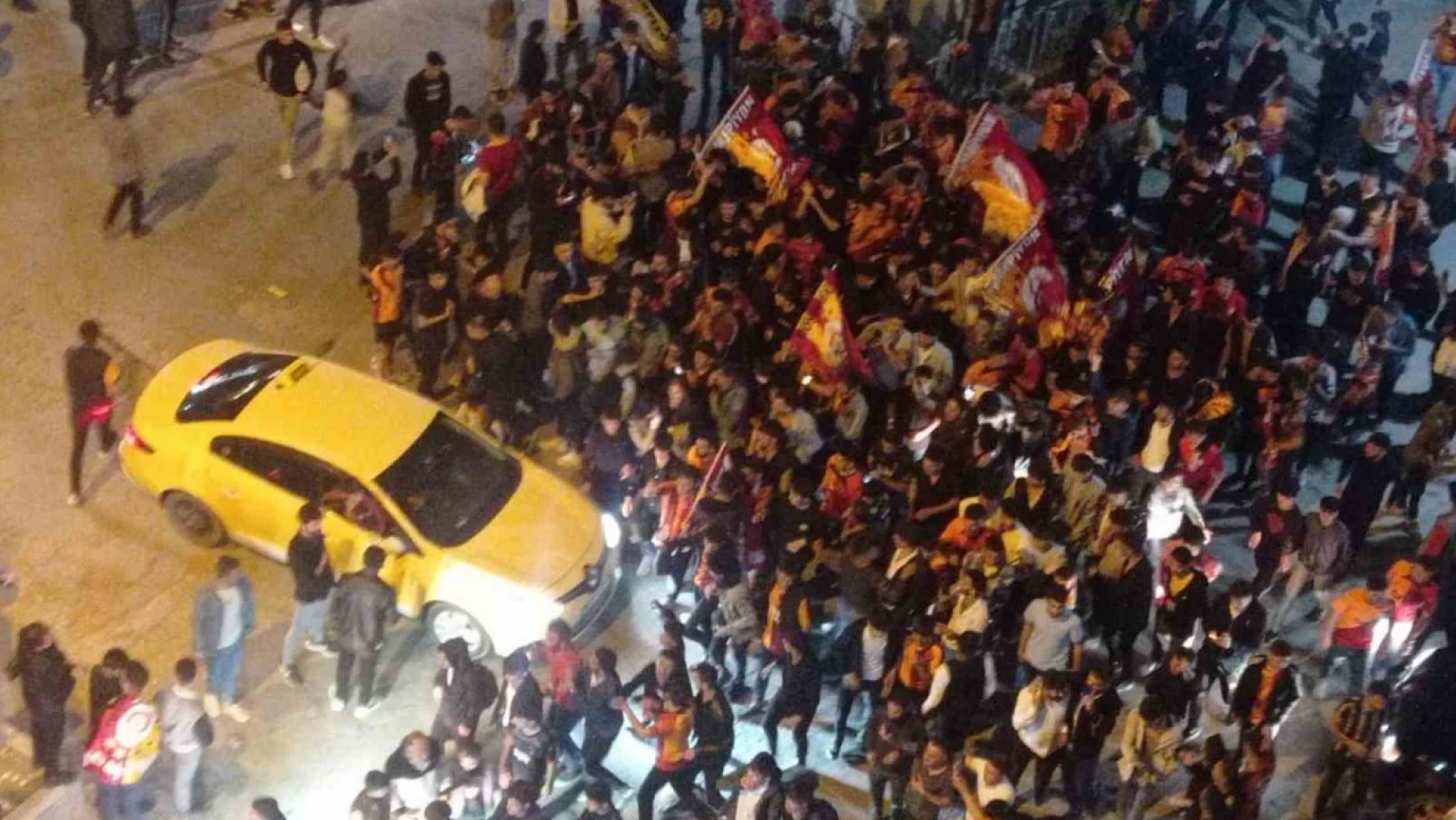 Galatasaray'ın şampiyonluğu Hakkari'de coşkuyla kutlandı