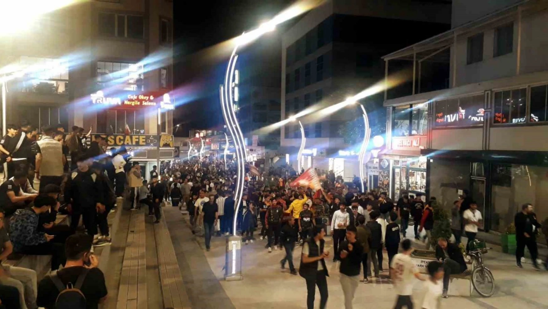 Van'da Galatasaray coşkusu sokaklara taştı