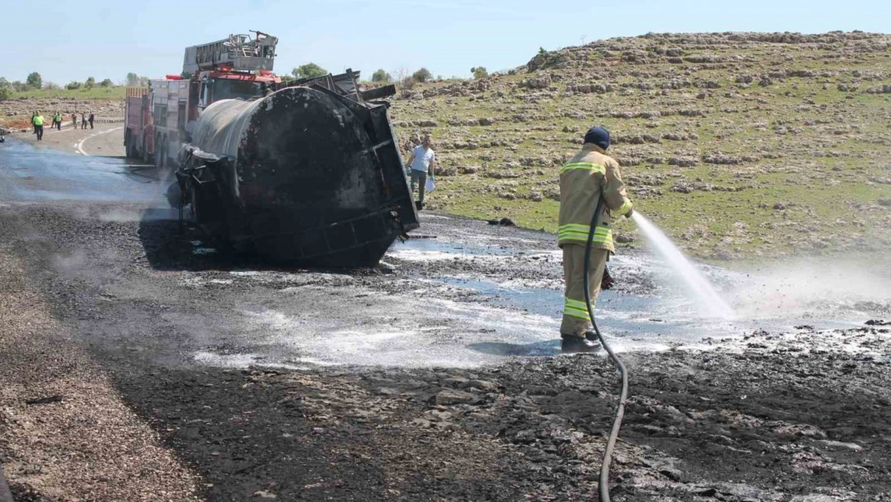 Şırnak'ta büyük kaza... Petrol yüklü TIR ve kamyonet çarpıştı