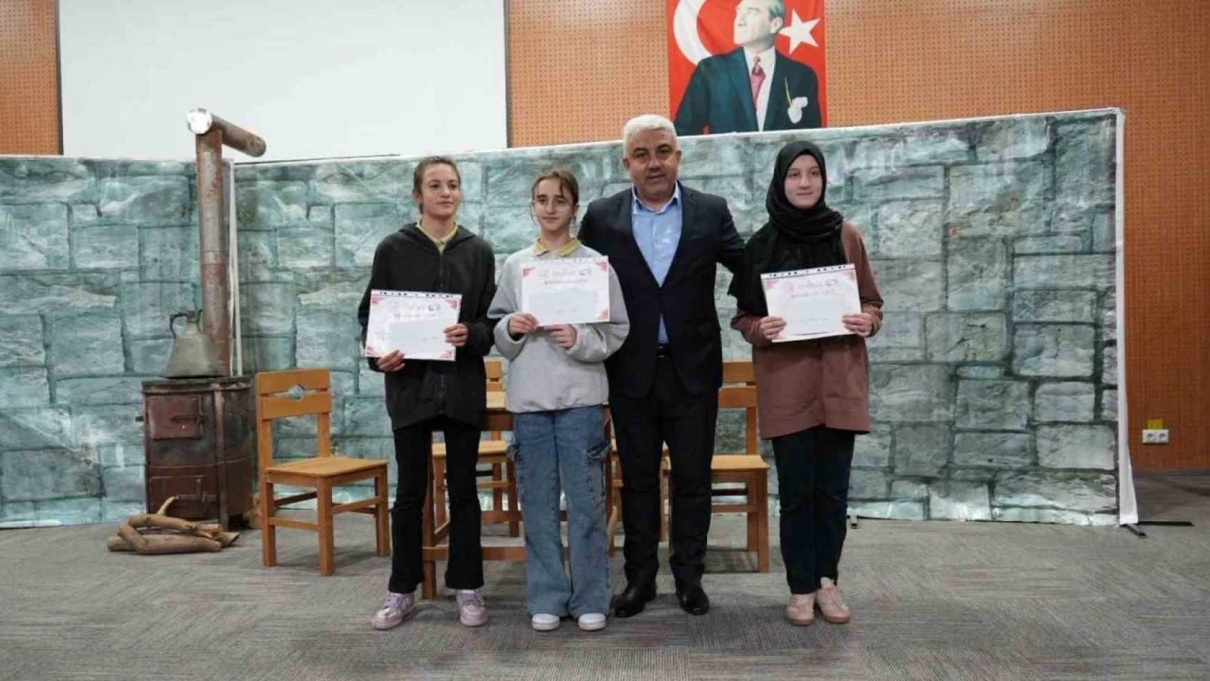 Hisarcık'ta dereceye giren öğrenciler ödüllendirildi