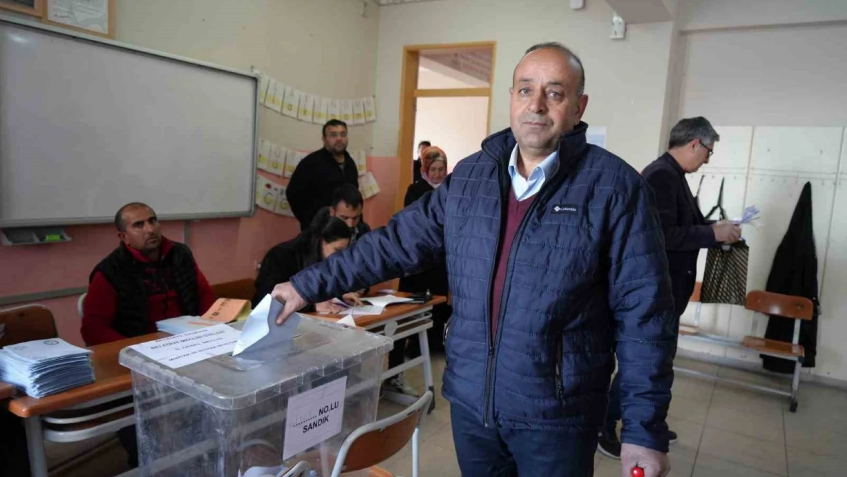 Iğdır'da oy kullanma işlemi başladı