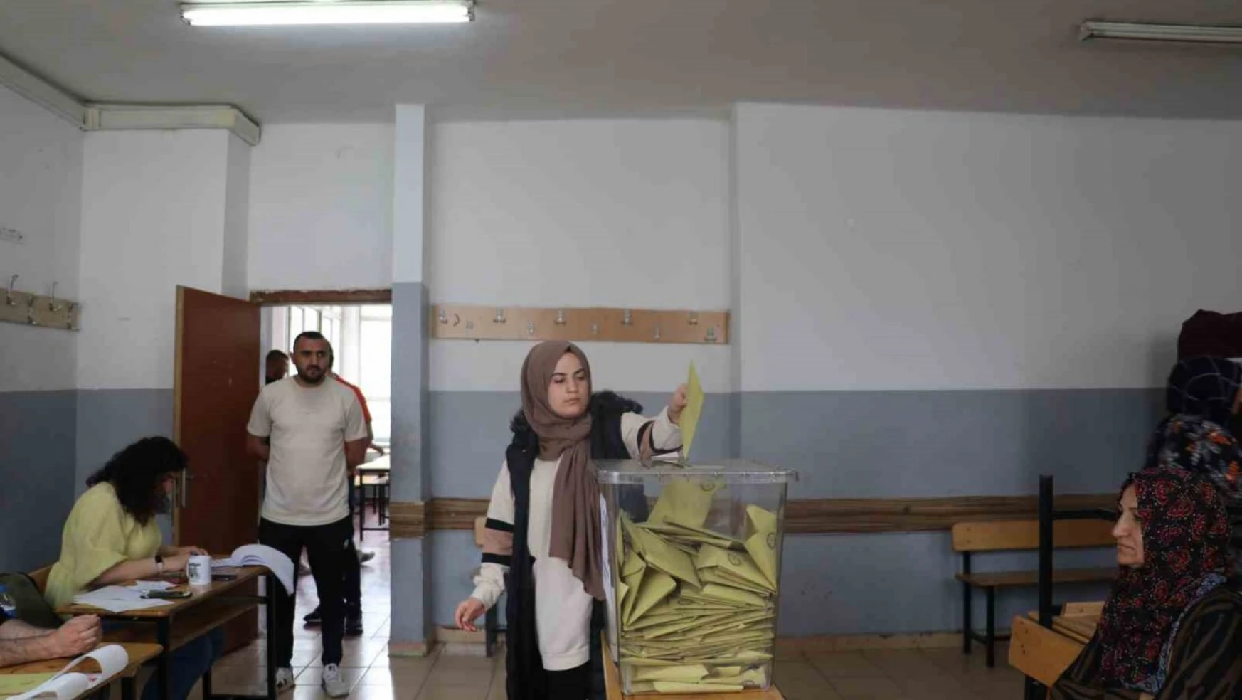 Iğdır'da oy kullanma işlemleri devam ediyor