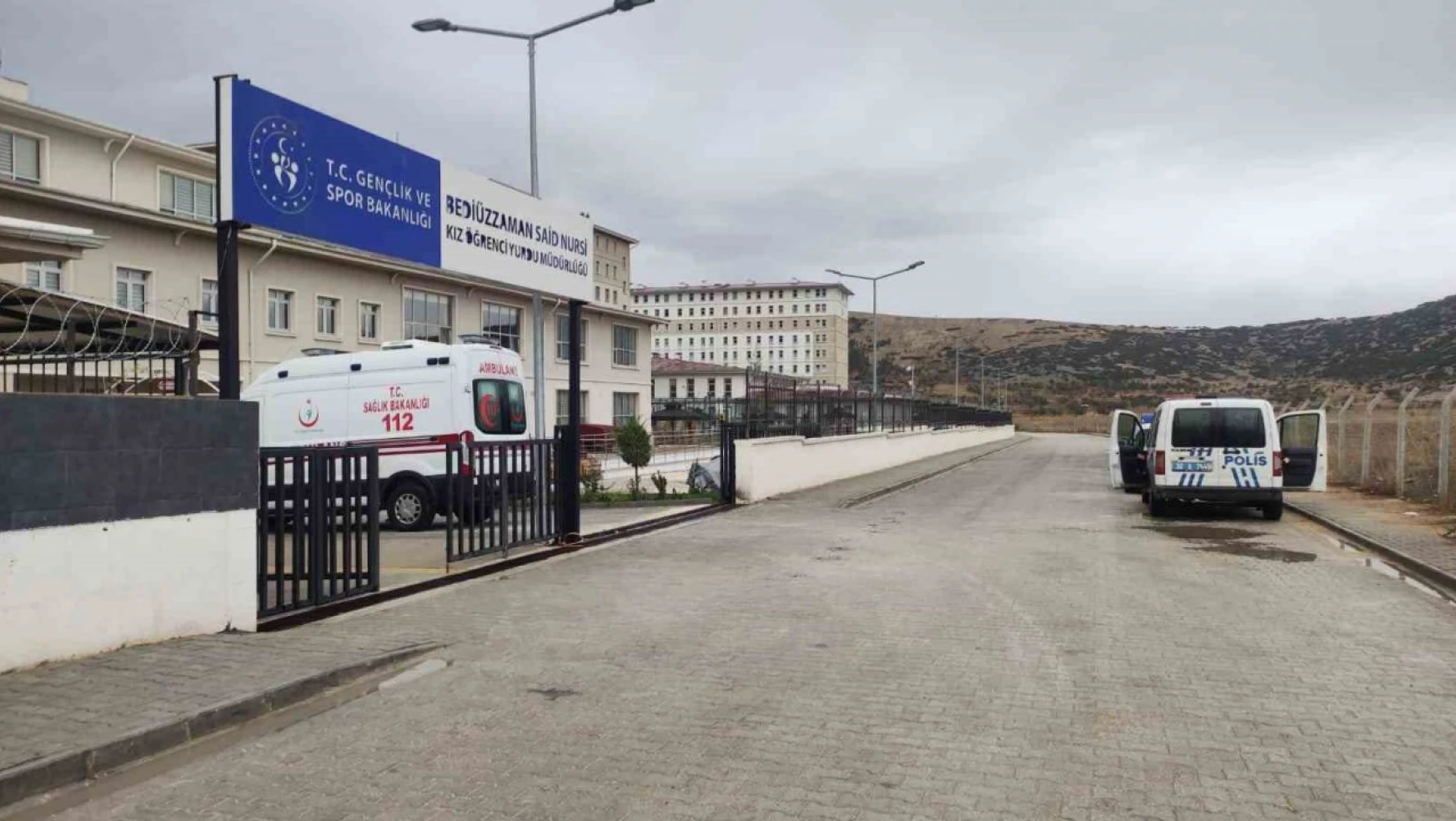 Isparta'da 103 öğrenci gıda zehirlenmesi şüphesi ile hastaneye başvurdu