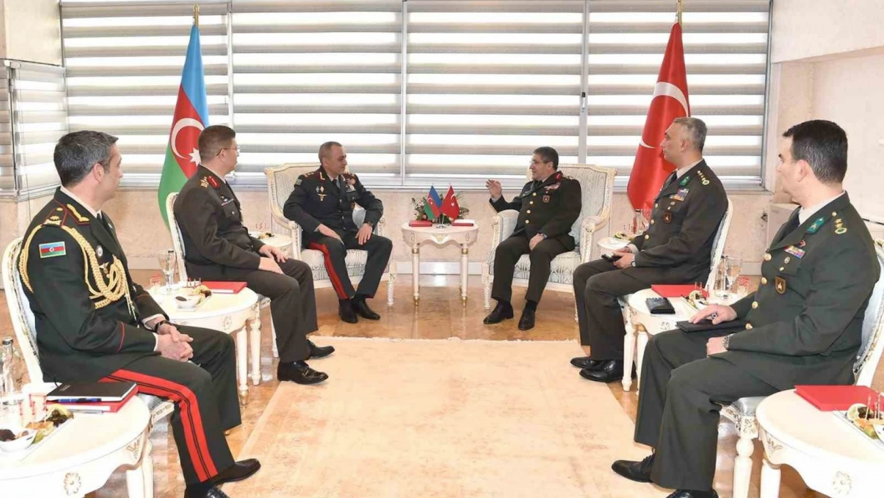 Kara Kuvvetleri Komutanı Bayraktaroğlu, Azerbaycanlı mevkidaşı ile bir araya geldi