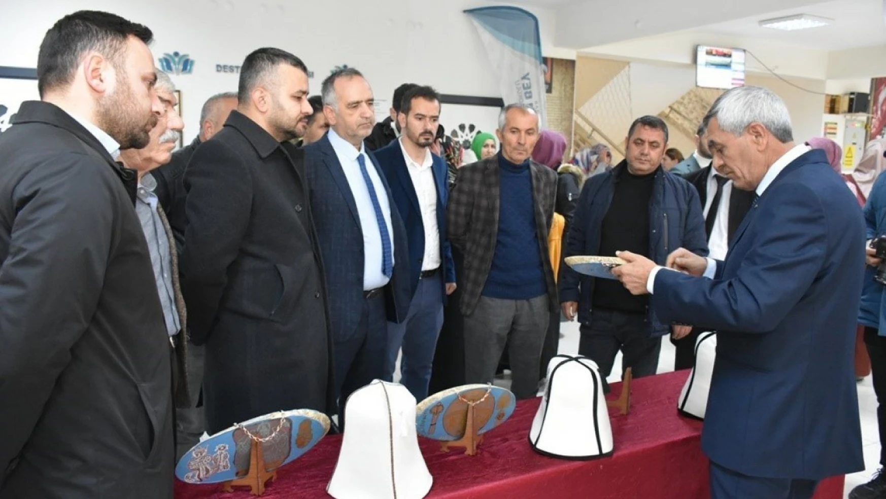 Karaman'da 'Taş Devrinden Bugüne' resim sergisi açıldı