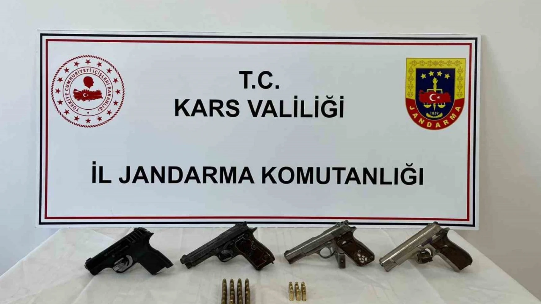 Kars'ta silah ticareti yapan 4 kişi yakalandı