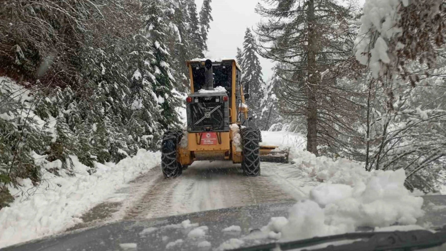 Kastamonu'da kar sebebiyle kapanan 45 köy yolunda çalışmalar sürüyor