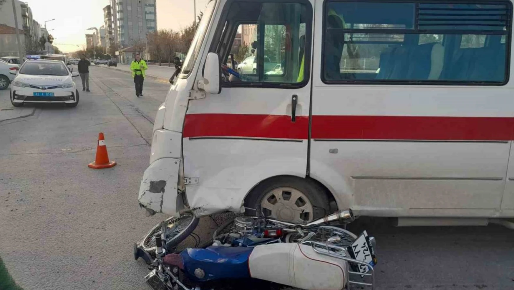 Konya'da motosiklet ile minibüs çarpıştı: 1 yaralı
