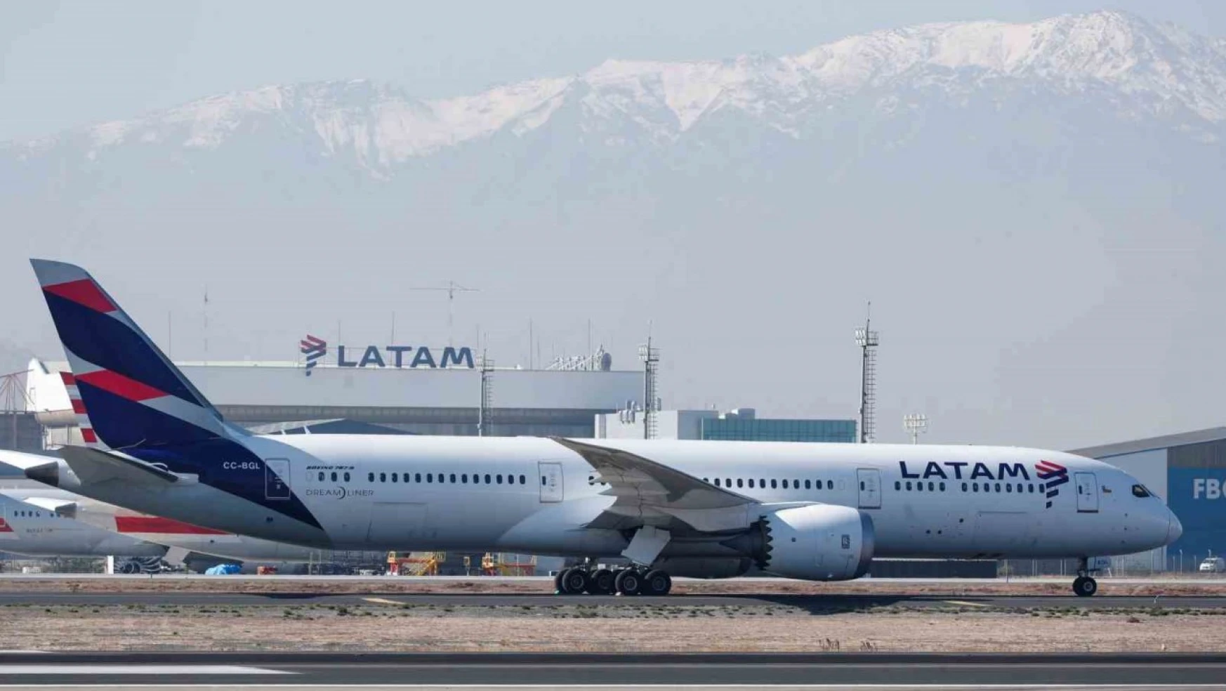 LATAM Havayolları'na ait uçaktaki teknik sorun nedeniyle 50 kişi yaralandı