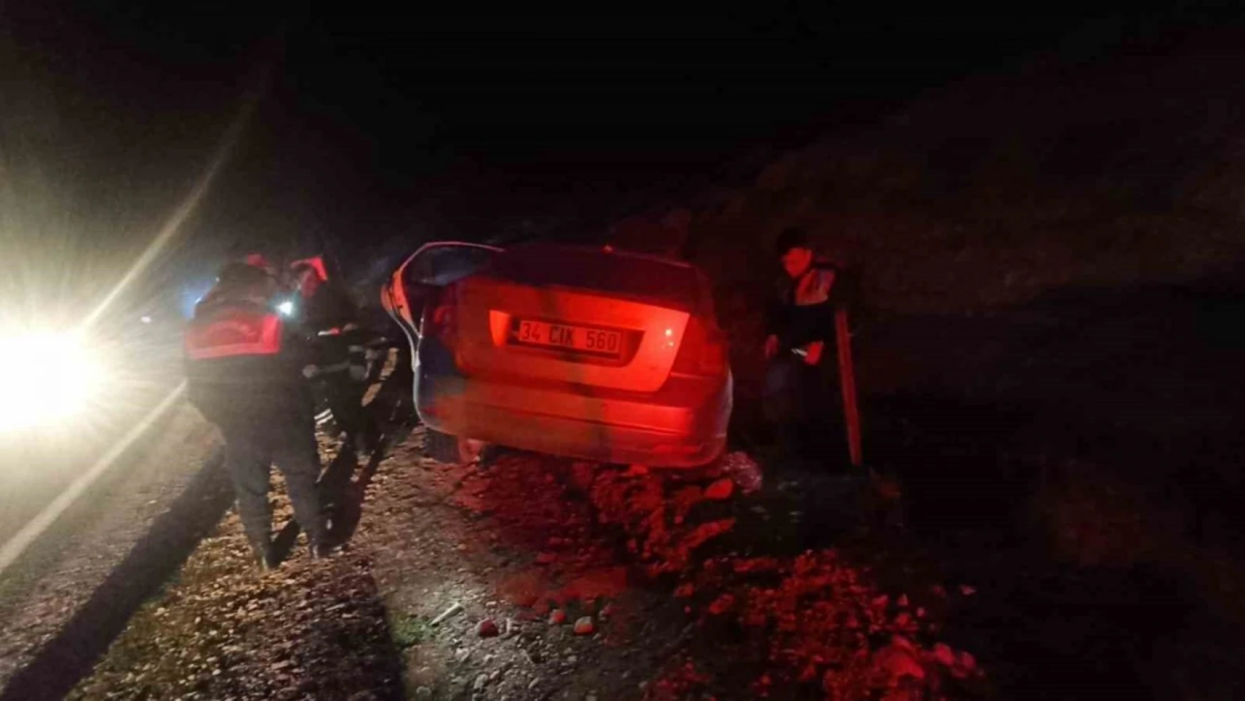 Mardin'de kontrolden çıkan otomobil şarampole yuvarlandı: 5 yaralı
