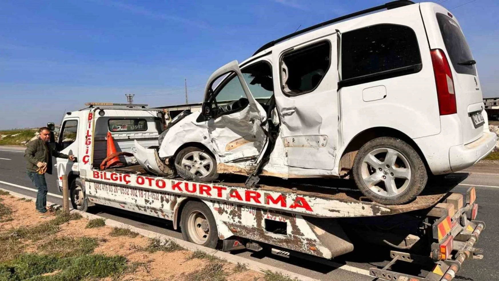 Mardin'de otomobil ile hafif ticari araç çarpıştı: 1 yaralı