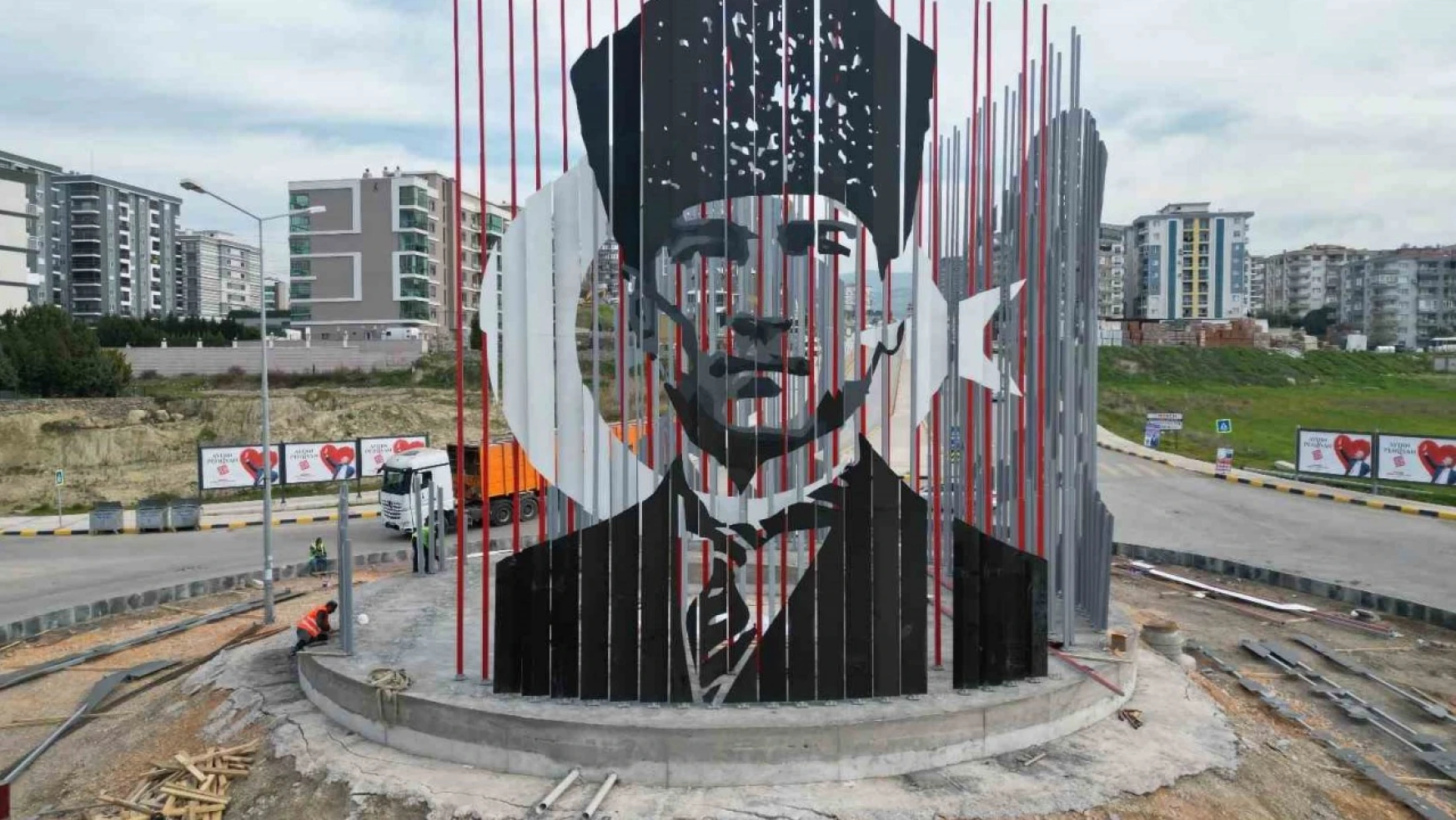 Menemen'e 4 boyutlu Atatürk anıtı