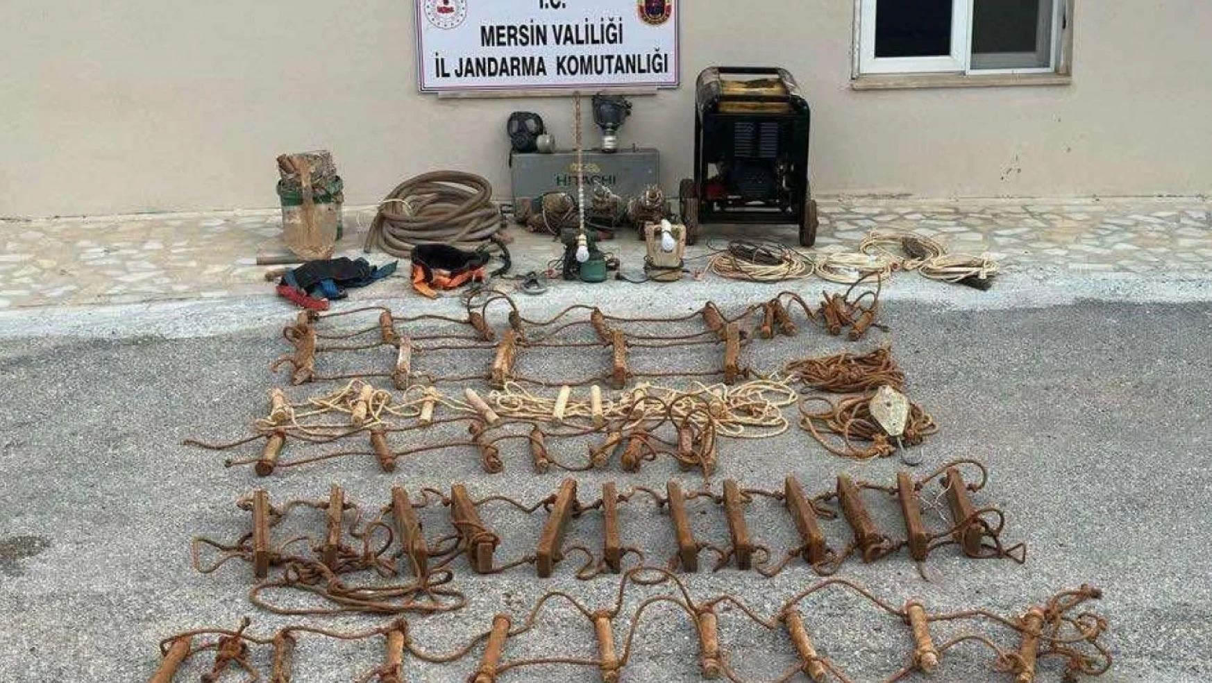 Mersin'de kaçak kazı yapan 5 şüpheli suçüstü yakalandı