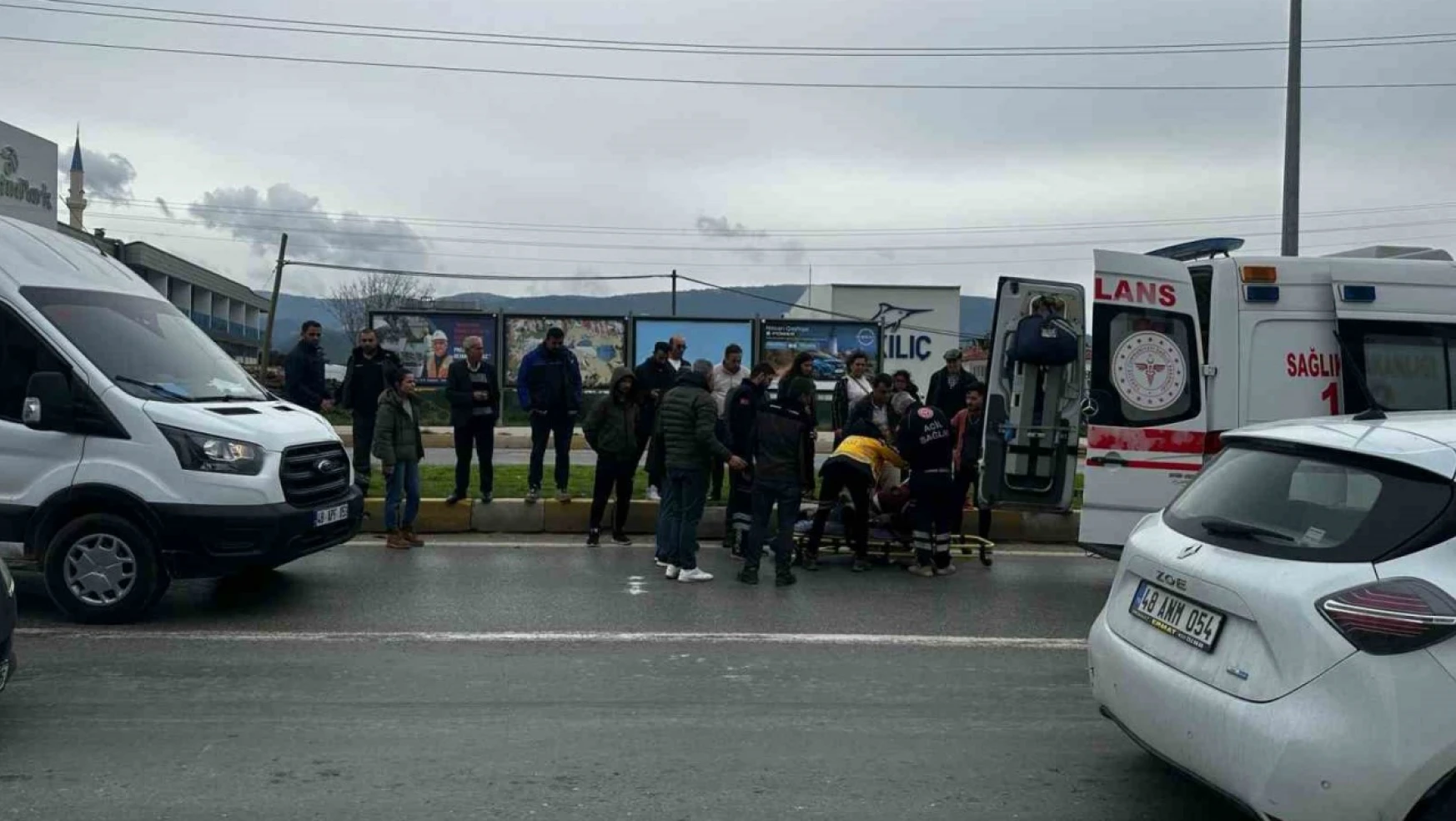 Milas'ta minibüs yayaya çarptı: 1 yaralı