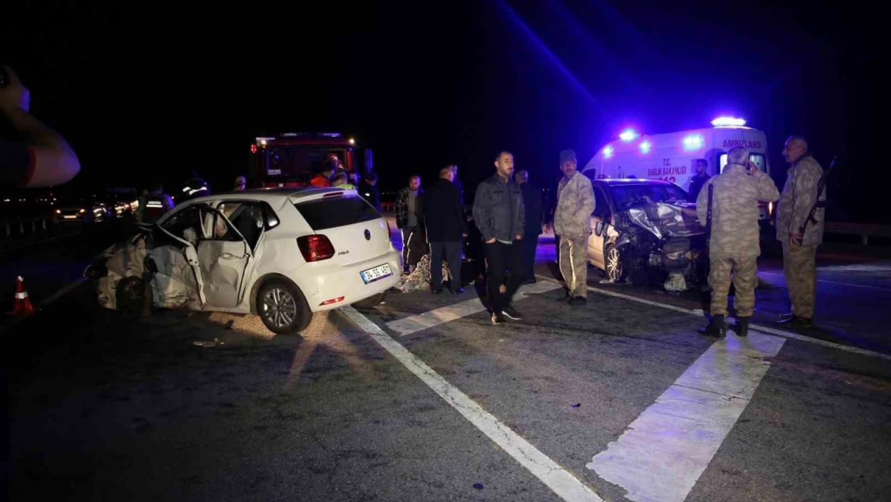 Muş'ta iki otomobil çarpıştı, 9 kişi yaralandı