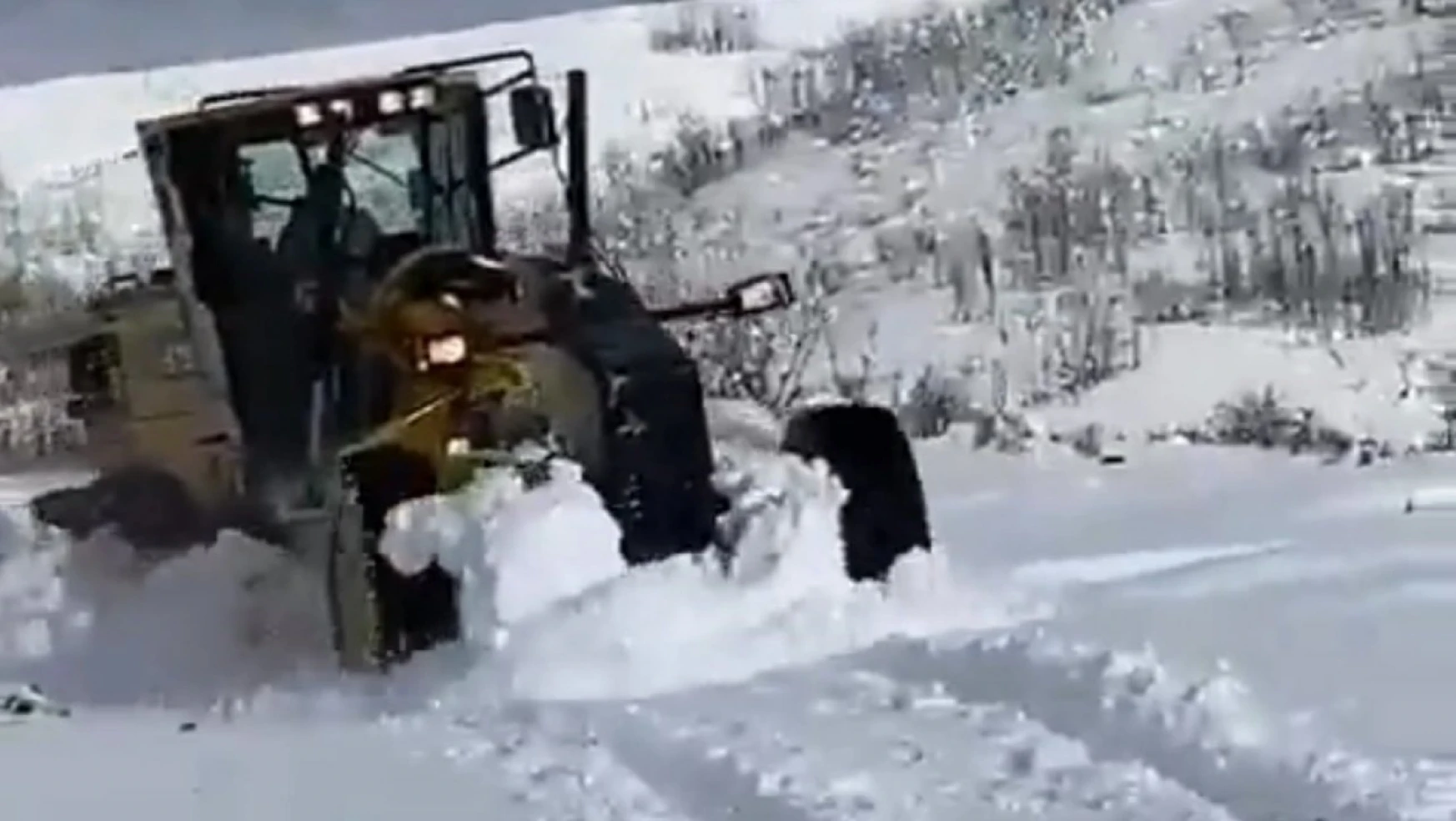 Mutki'de karla mücadele çalışmaları