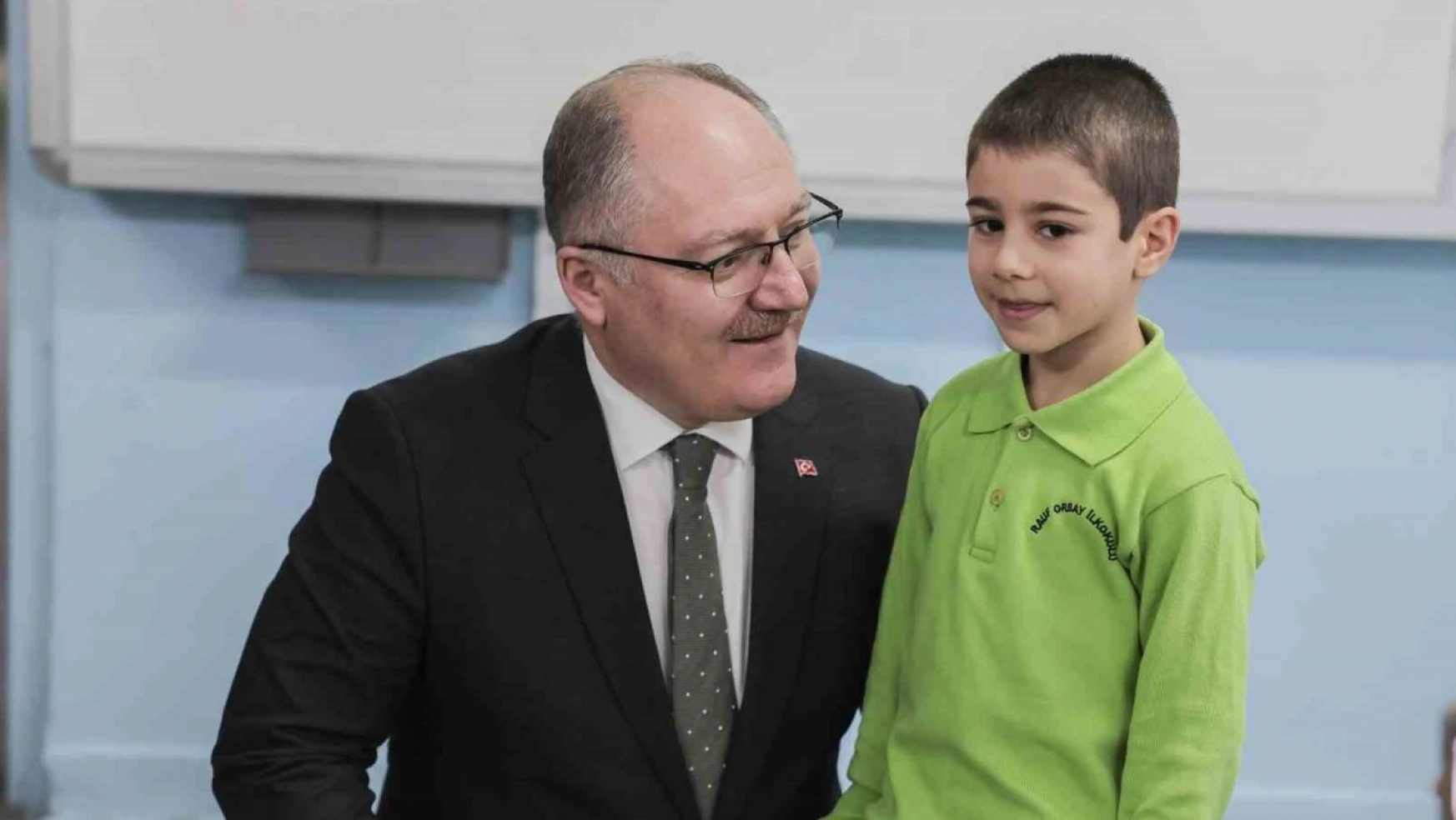 Öğrencinin seçim vaadini Sivas Belediye Başkanı gerçekleştirdi