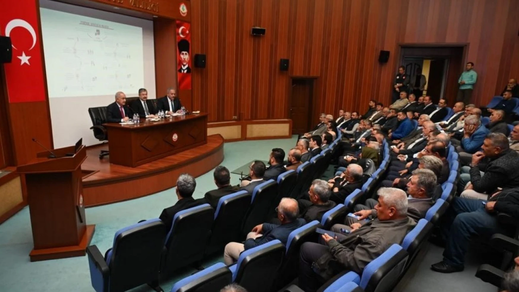 Osmaniye'de 'Yerinde Dönüşüm Projesi' bilgilendirme toplantısı yapıldı
