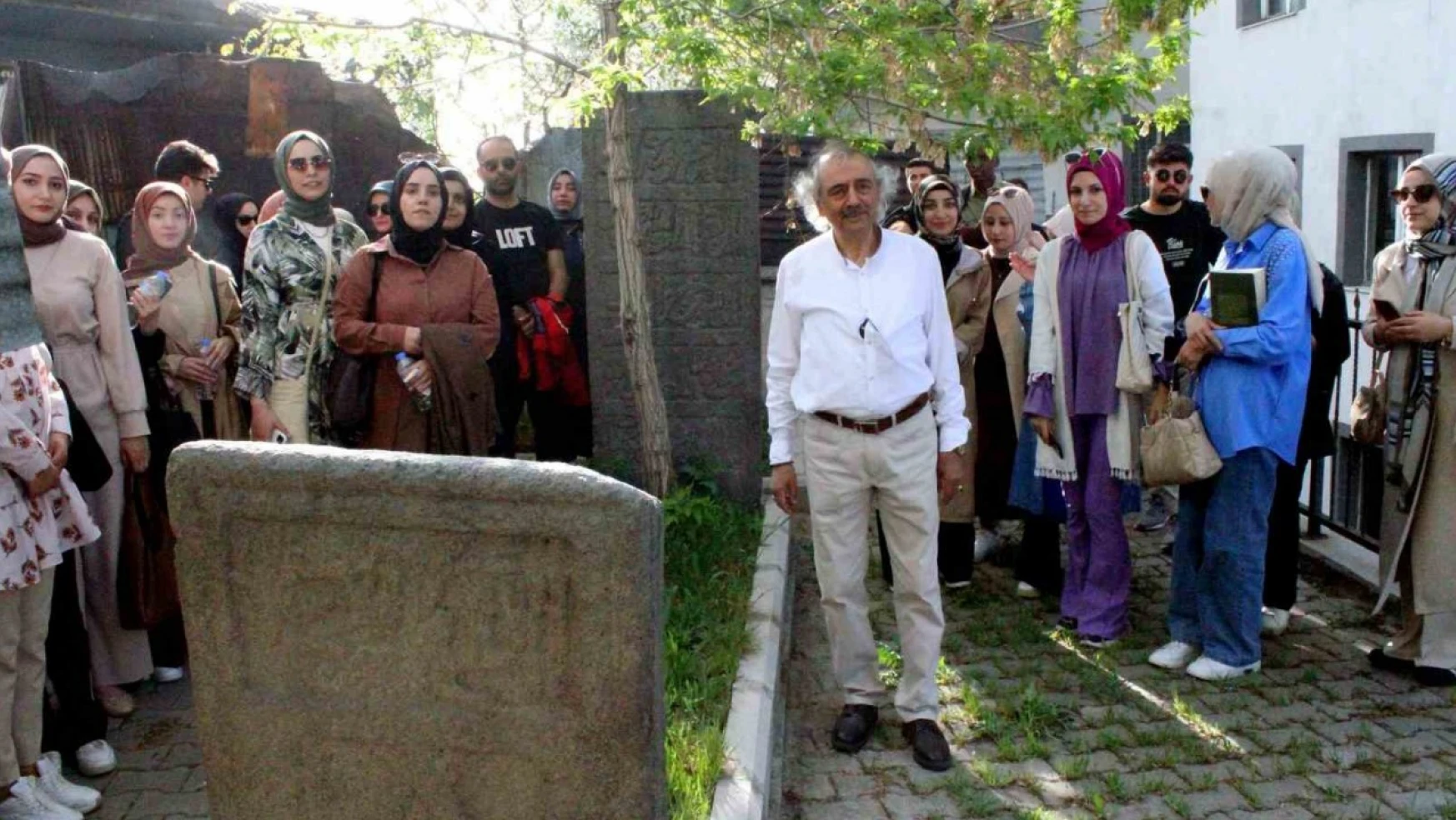 Prof. Dr. Özden Tarihi şahsiyetlerin mezarları gün yüzüne çıkarılmalı