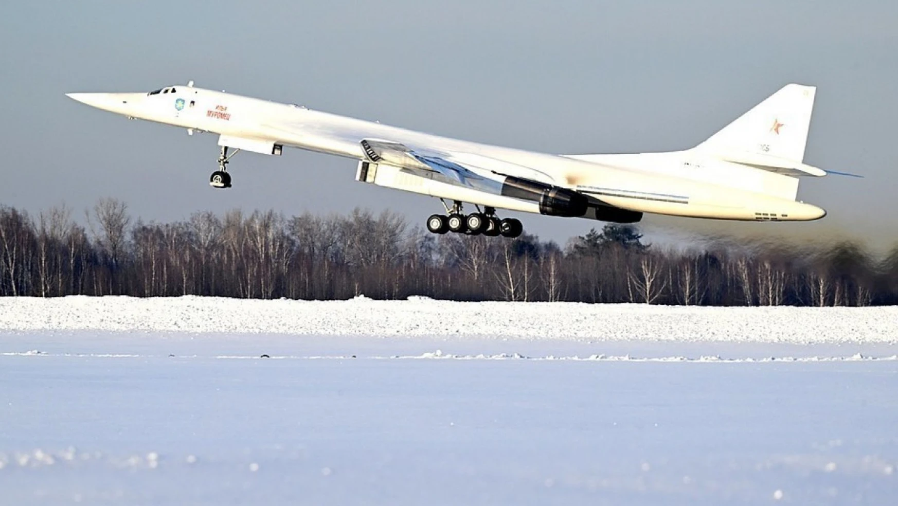 Putin'den Batı'ya gözdağı: Nükleer silah taşıyabilen 'Tu-160M' ile uçtu