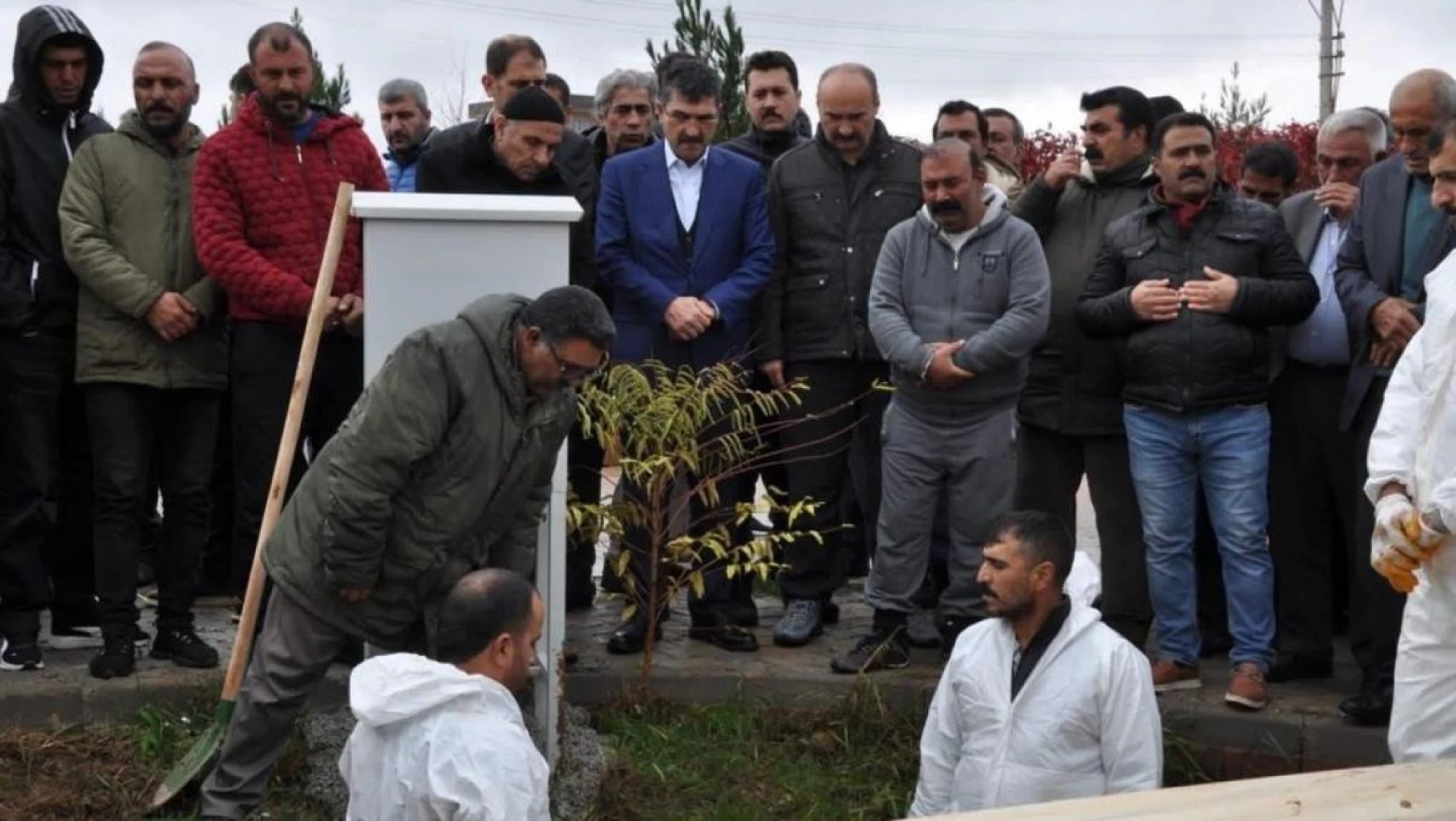 Selde hayatını kaybeden kardeşler babaannelerinin yanına defnedildi