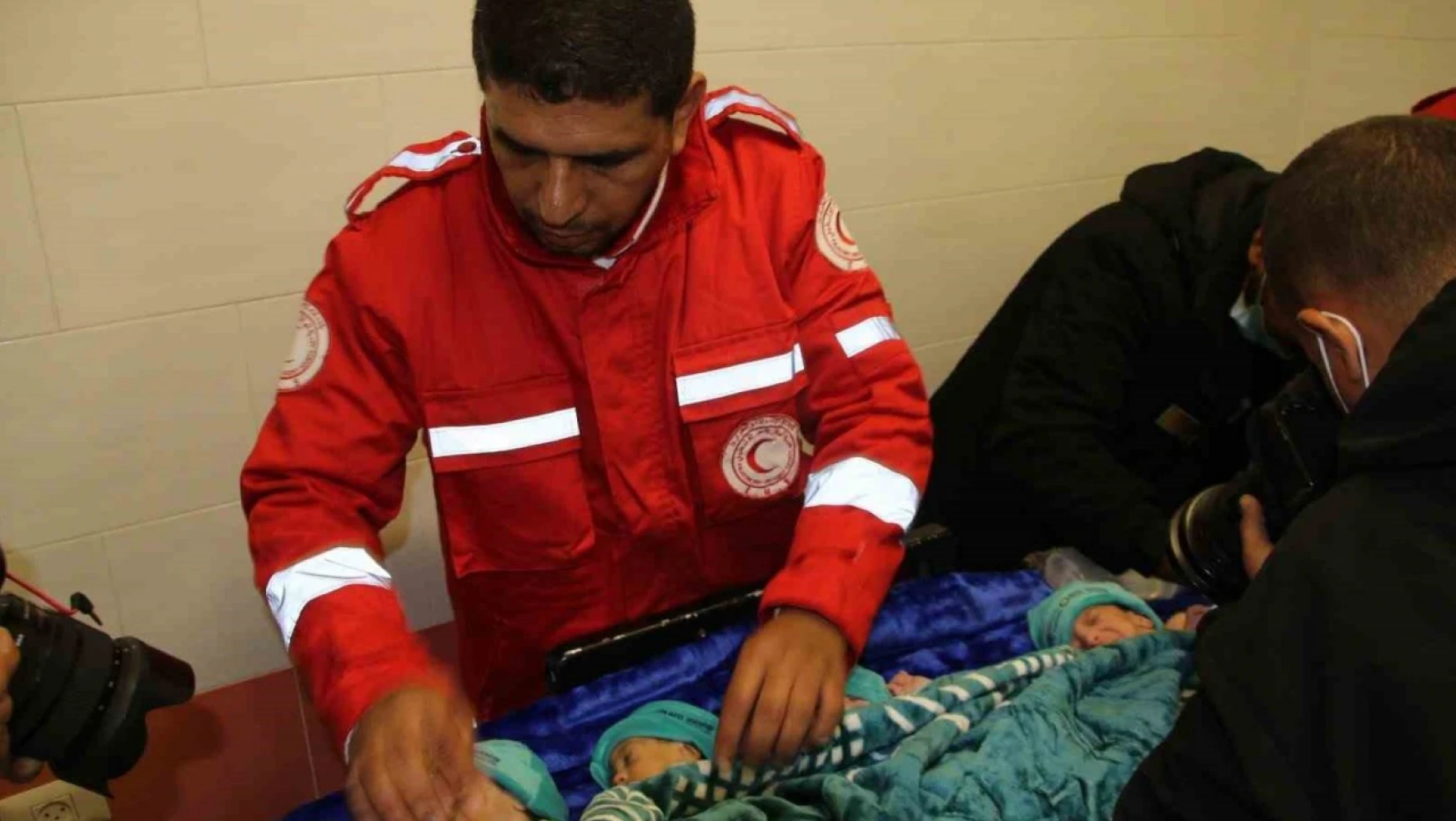Şifa Hastanesi'nden tahliye edilen 28 prematüre bebek Mısır'a götürüldü