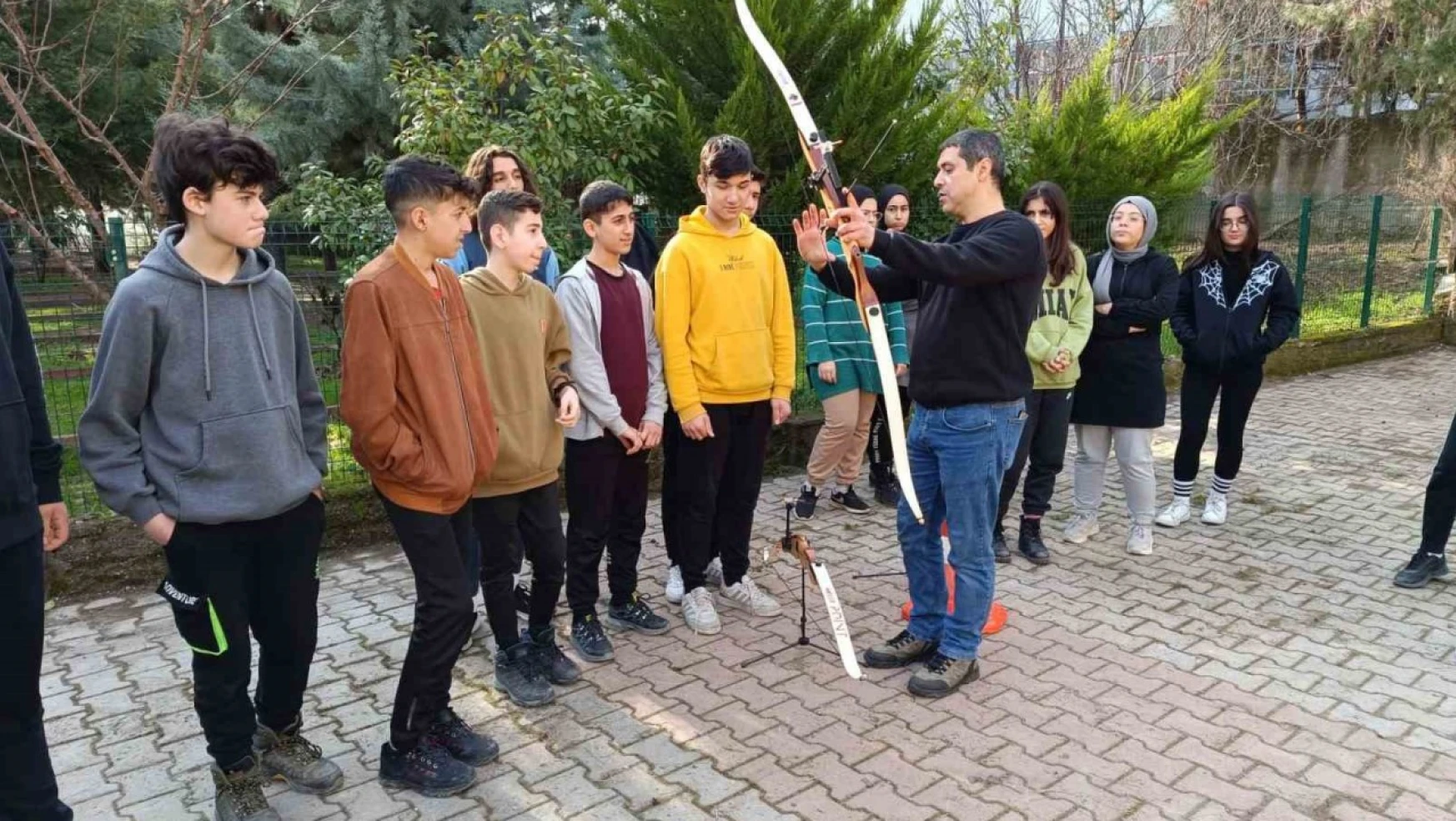 Siirt'te gezi spor aracı ve eğitmenler öğrencilerle buluşuyor