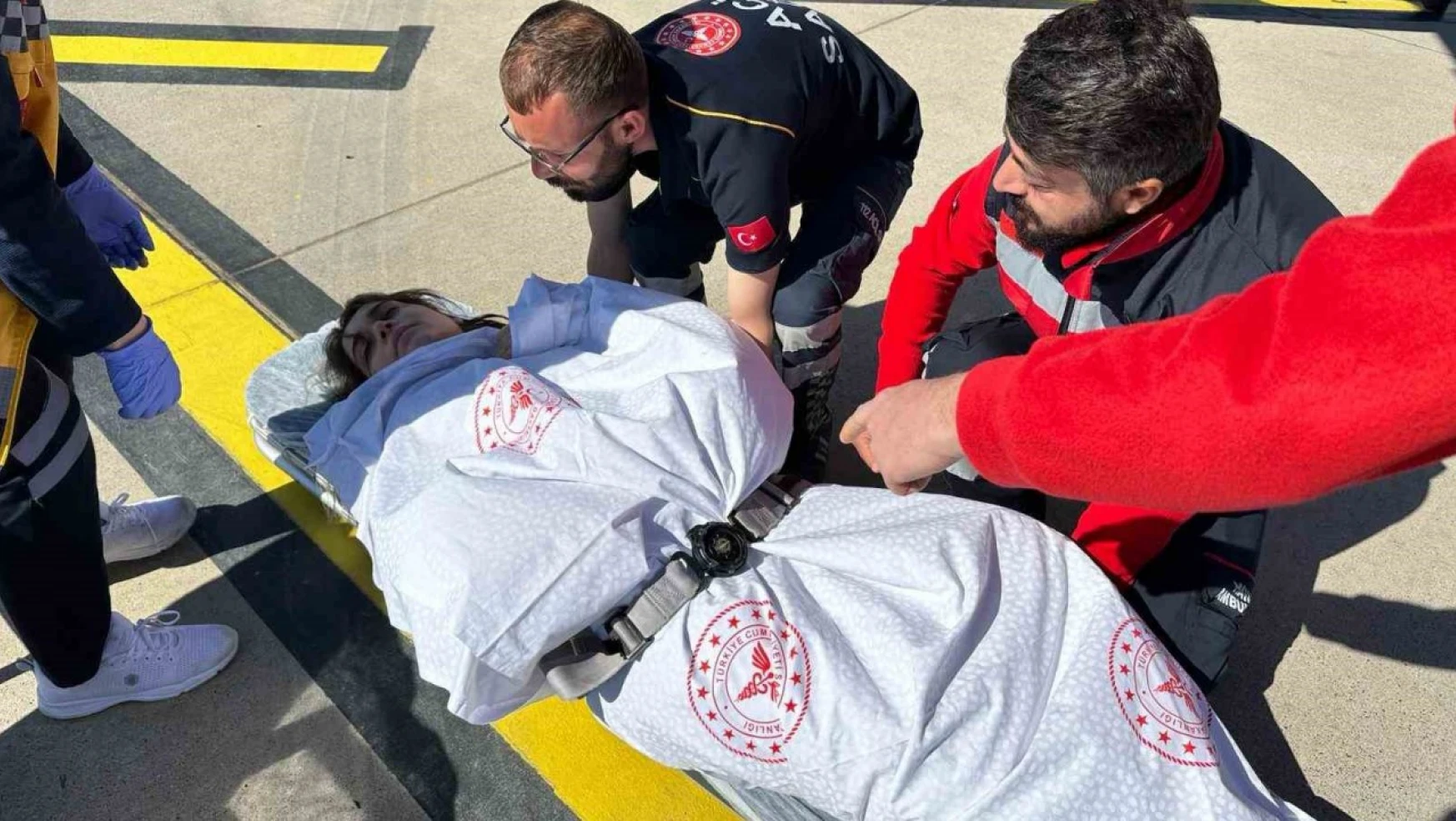 Şırnak'ta 7 aylık hamile kadın ambulans helikopterle Diyarbakır'a sevk edildi