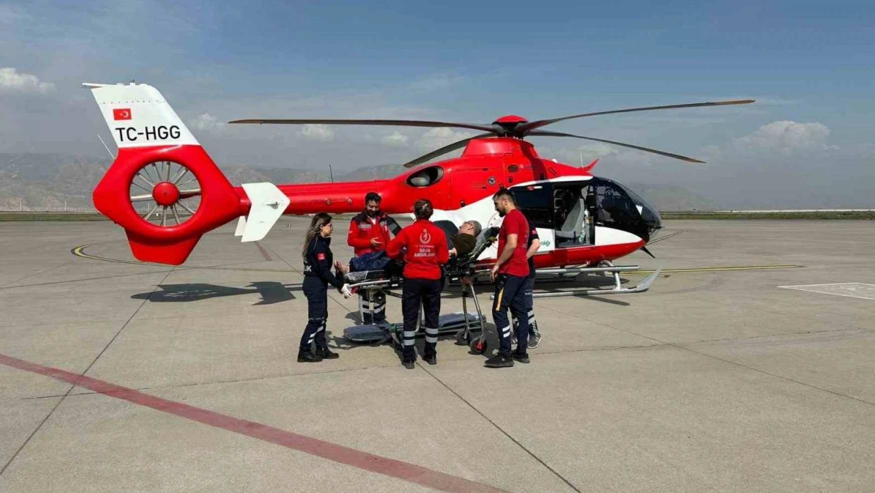 Şırnak'ta kalp yetmezliği olan hasta ambulans helikopterle Diyarbakır'a sevk edildi