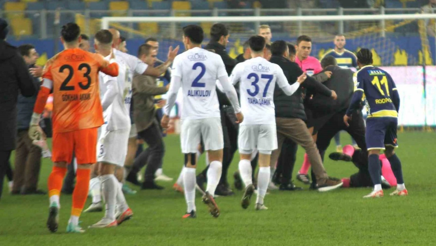 Süper Lig kulüpleri, Halil Umut Meler'e yapılan saldırıyı kınadı